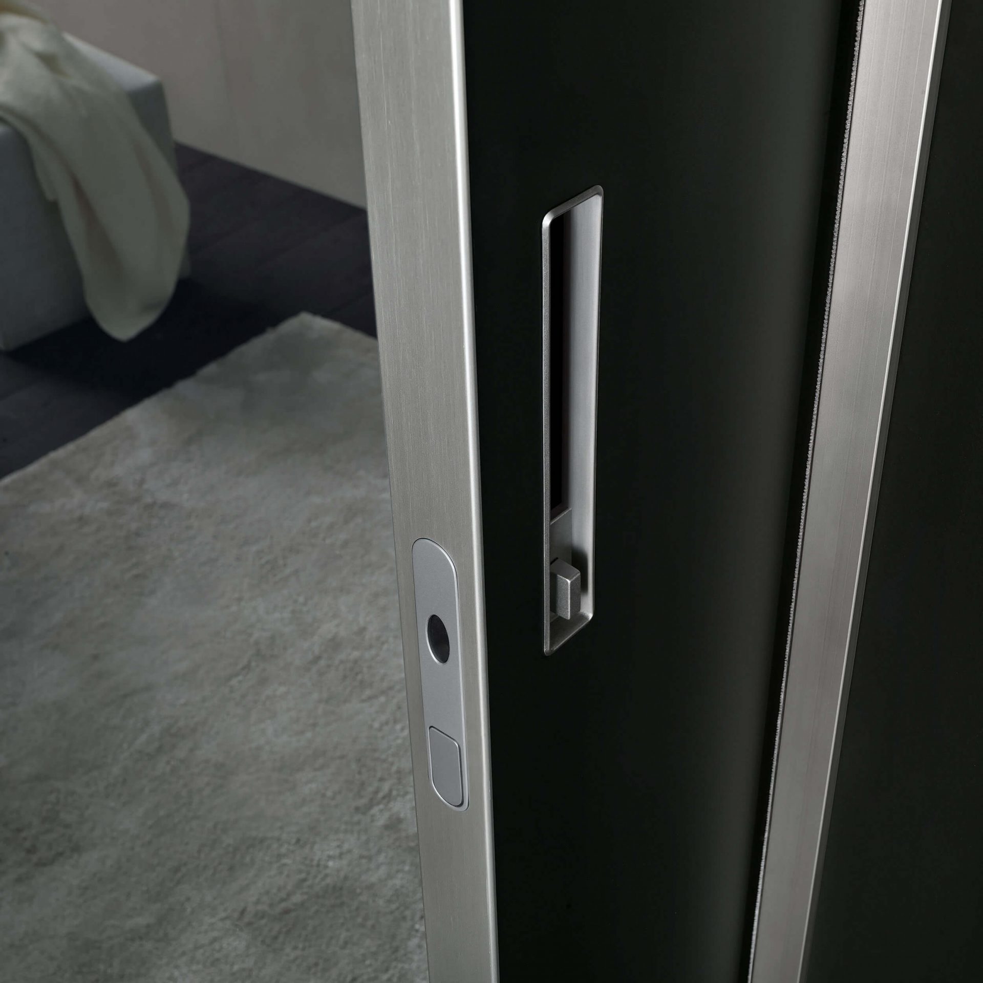 باب مون المتوافق مع الجدار من ريماديزيو