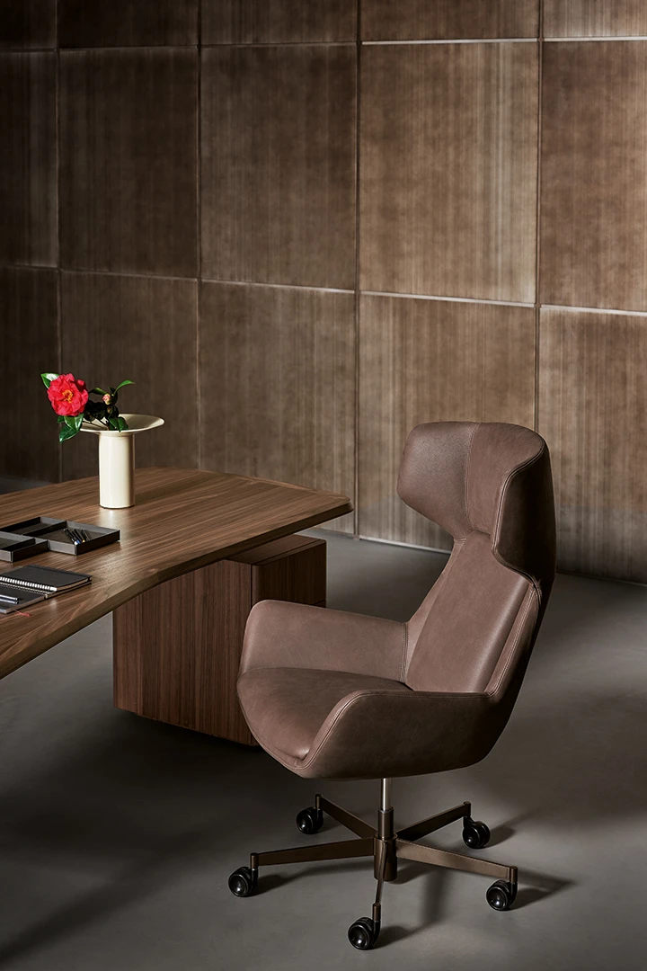 Офисные кресла Newton: высокая и низкая спинка