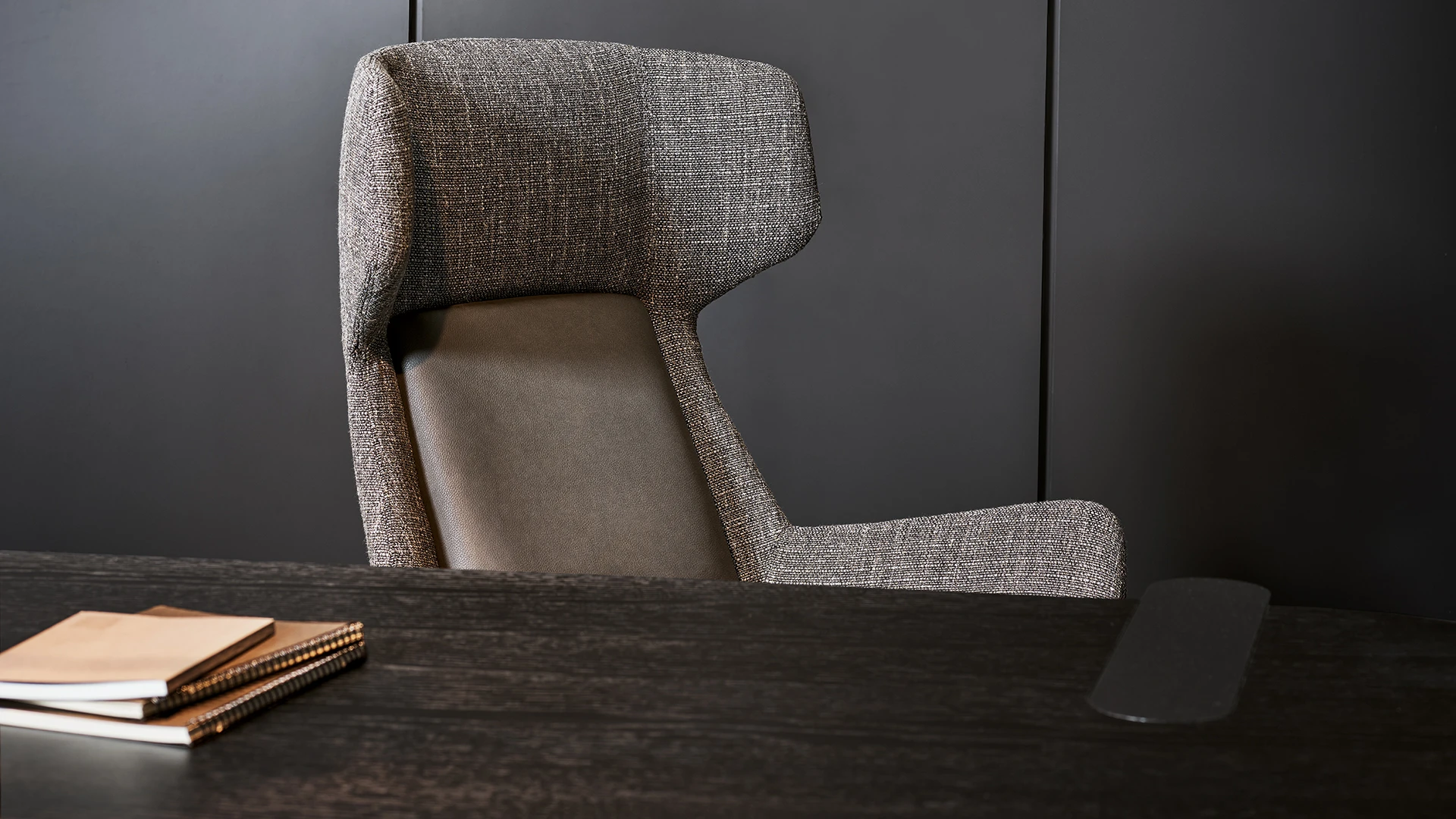 Офисные кресла Newton: высокая и низкая спинка