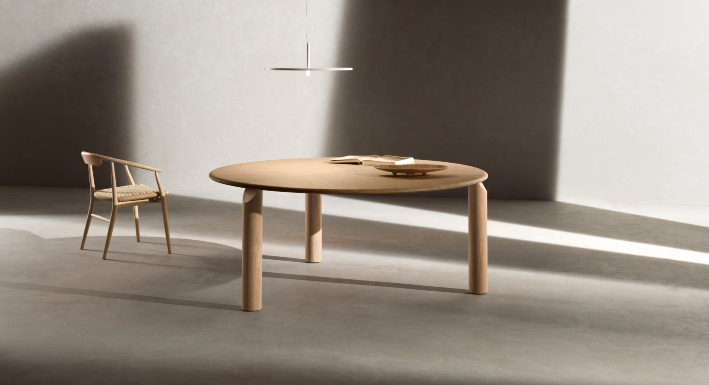 Стол Isos: Прозрачность и Визуальная Легкость