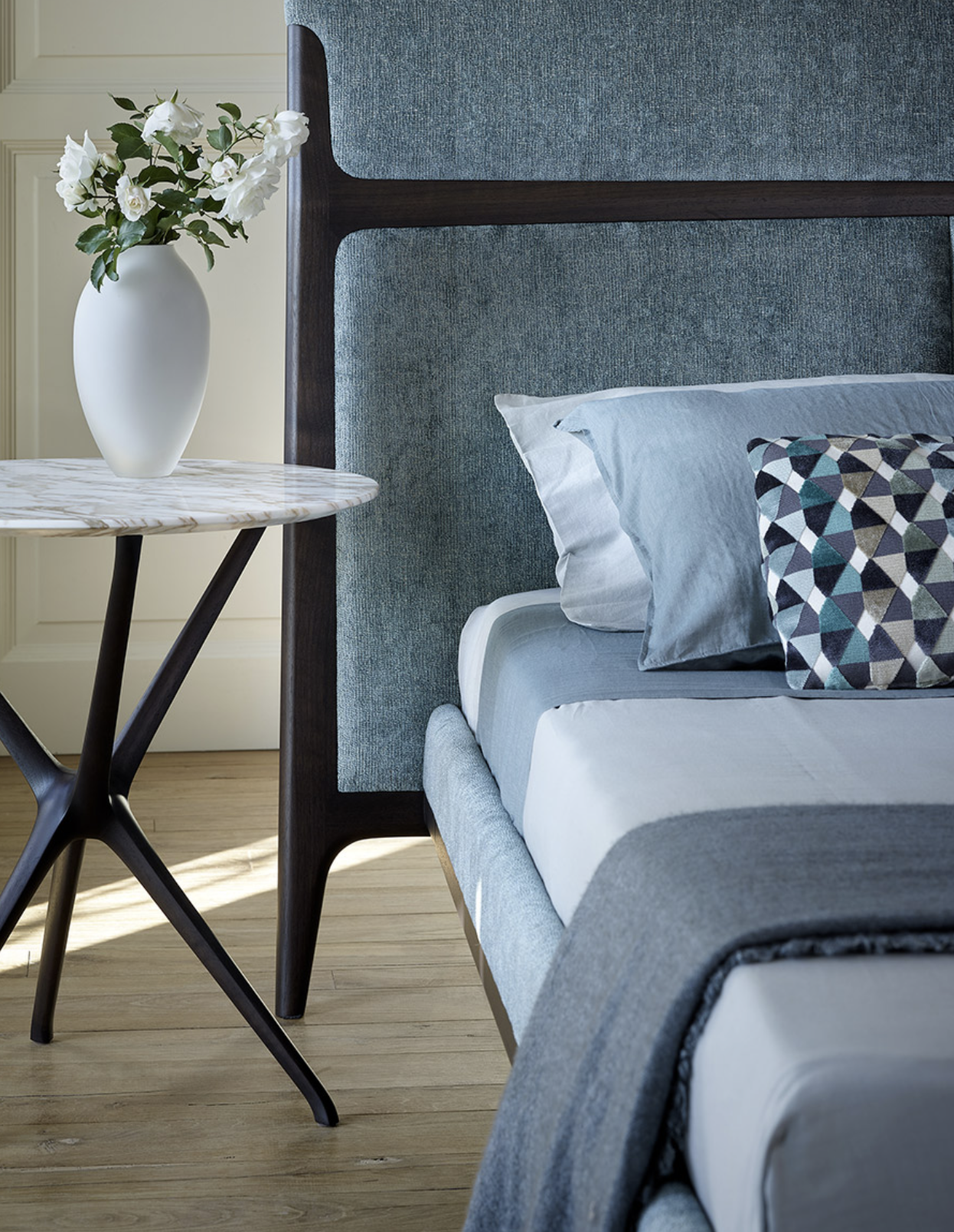 Журнальный/Приставной столик Croix De Bois