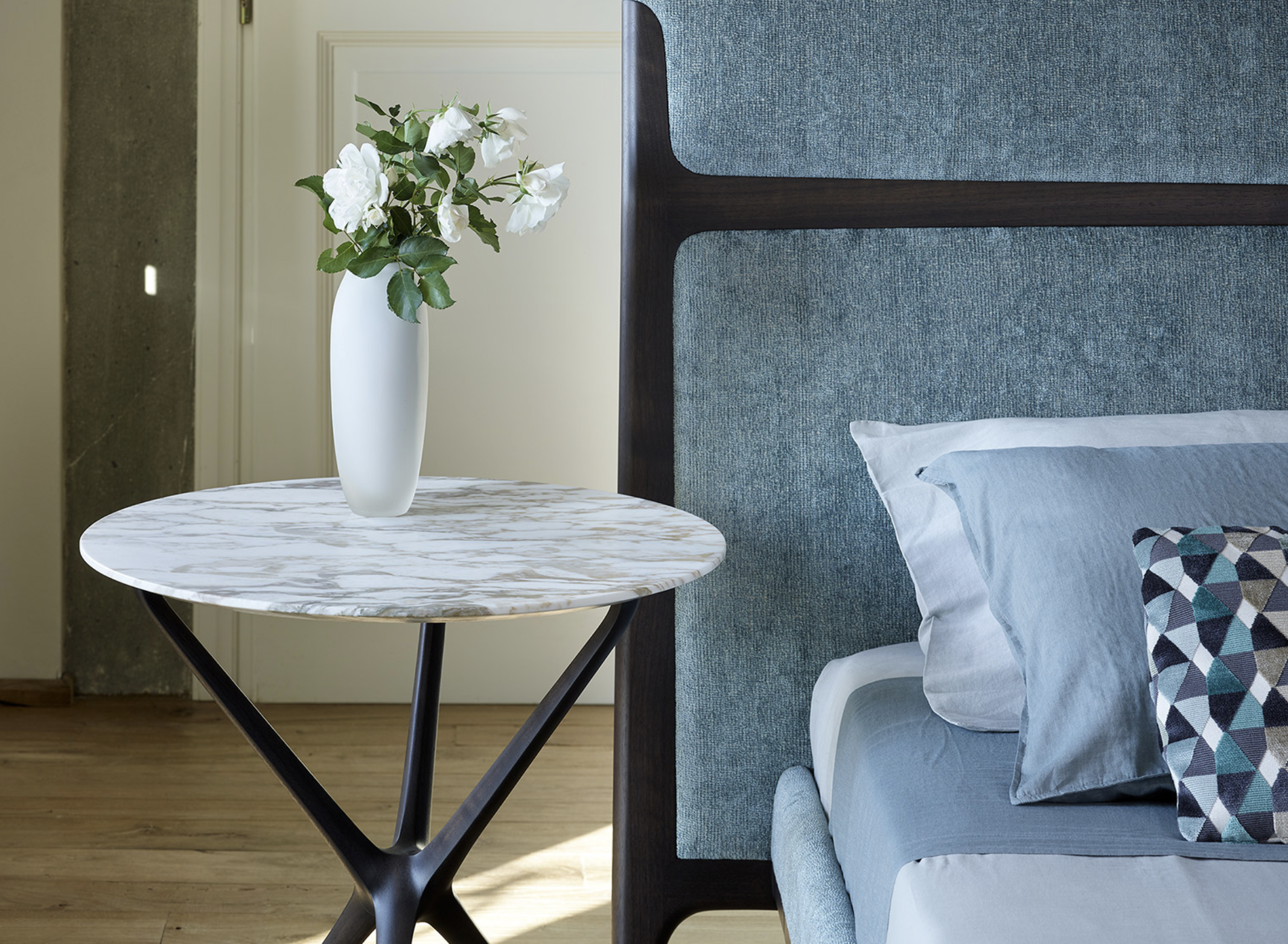 Журнальный/Приставной столик Croix De Bois