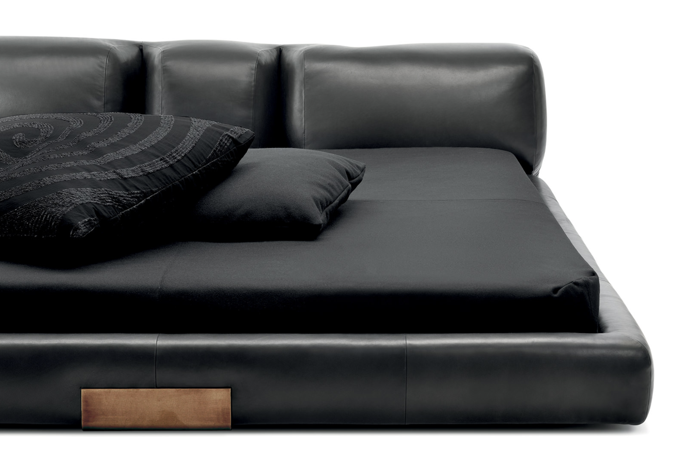 Дизайнерская кровать DC от Винченцо Де Котииса