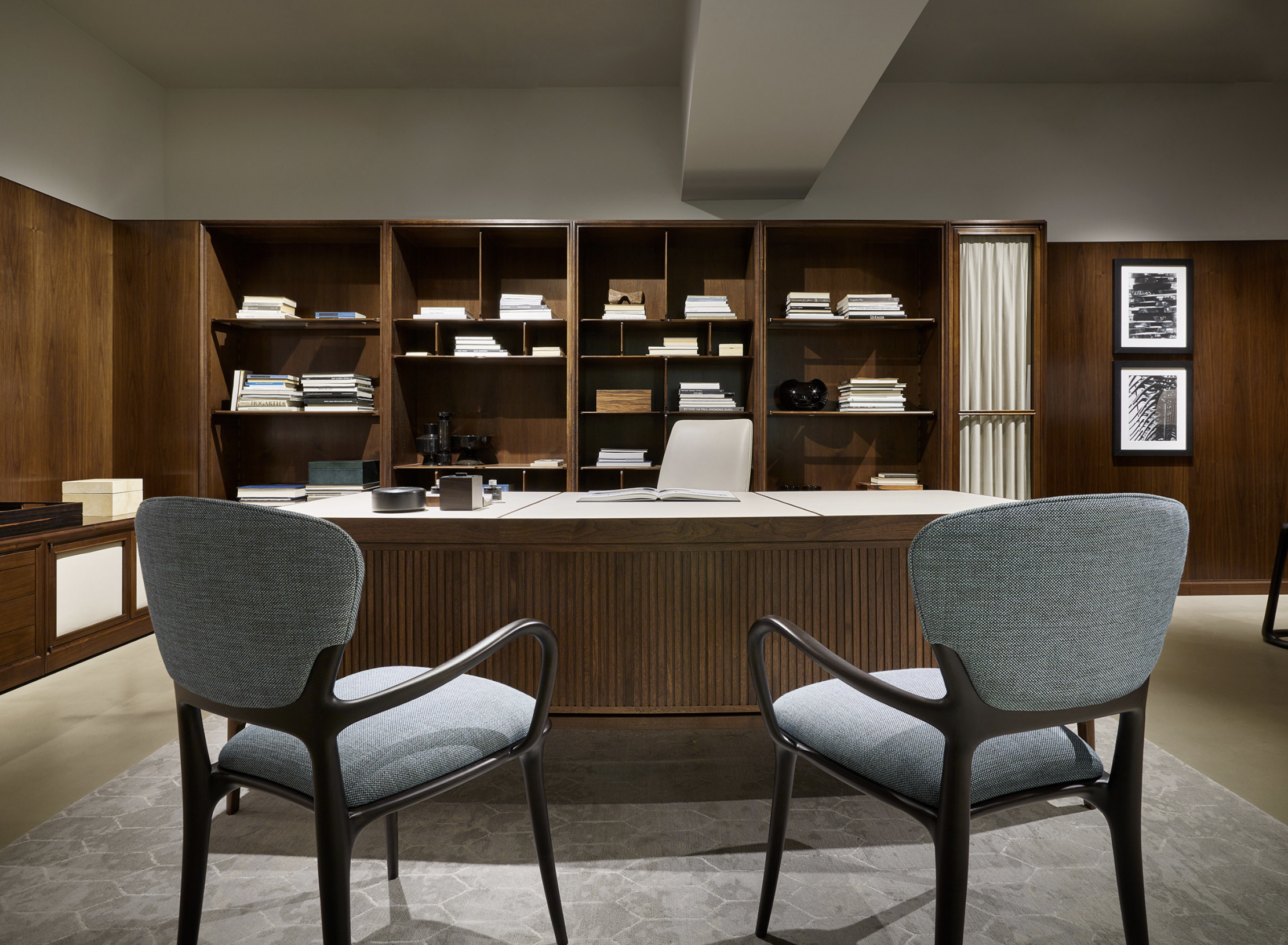 Дизайнерский стол Paperweight