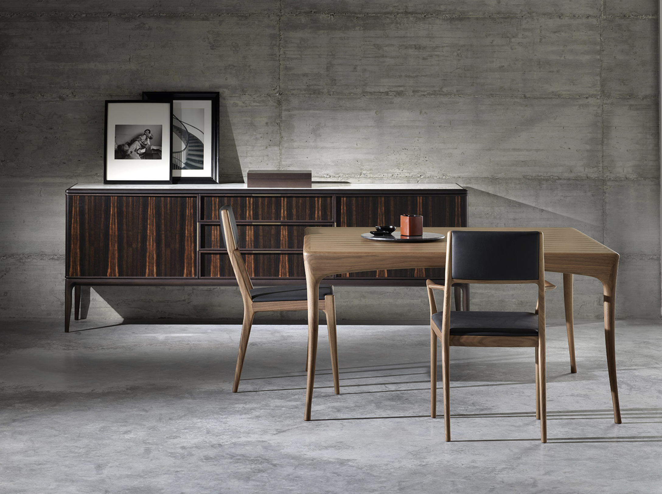 طاولة بيرو للتصميم