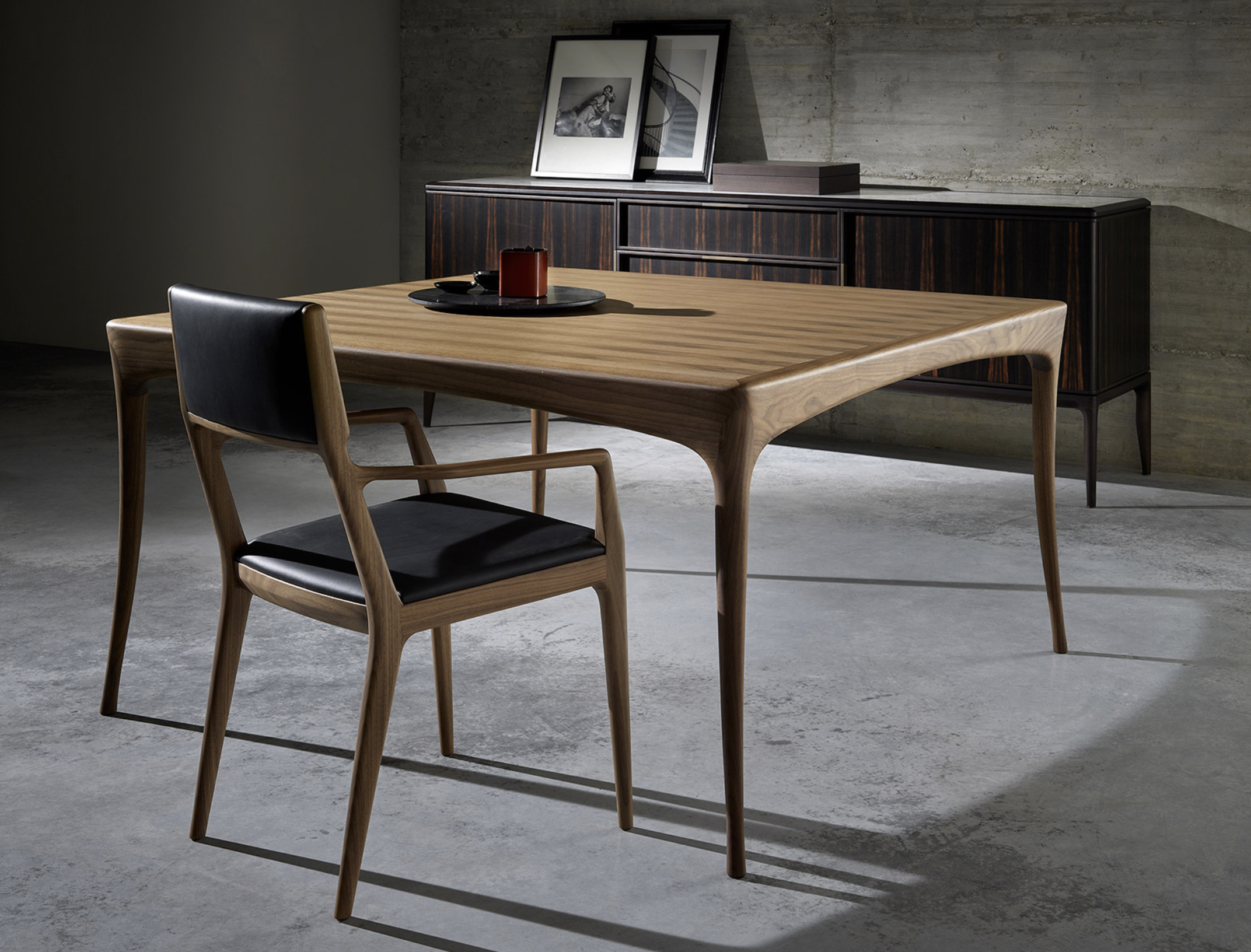 طاولة بيرو للتصميم