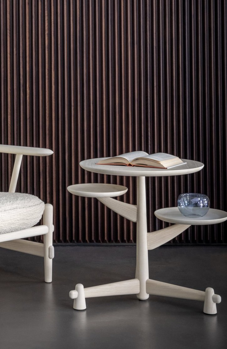 طاولة Árbol الجانبية