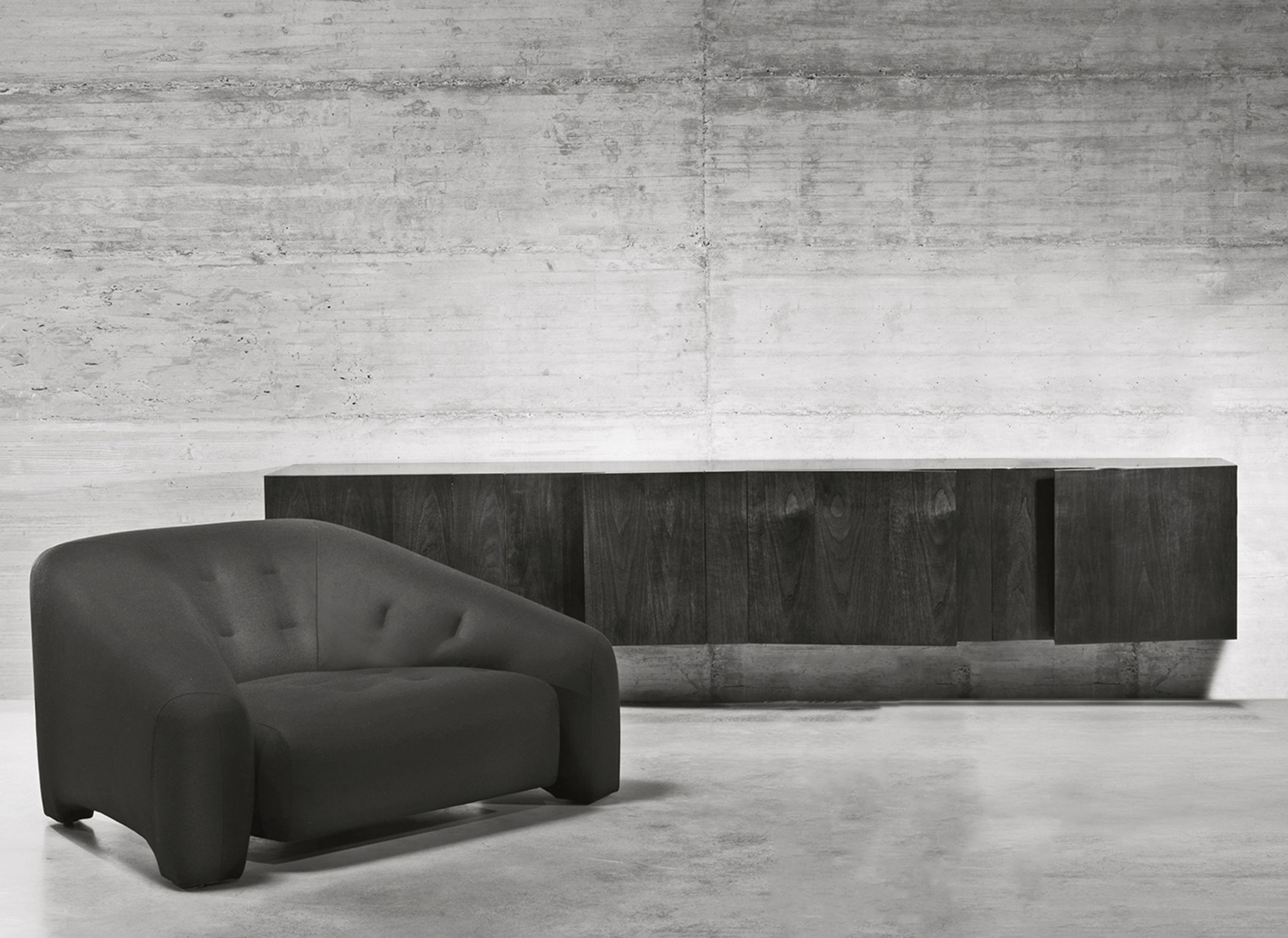 كرسي بذراعين DC 145