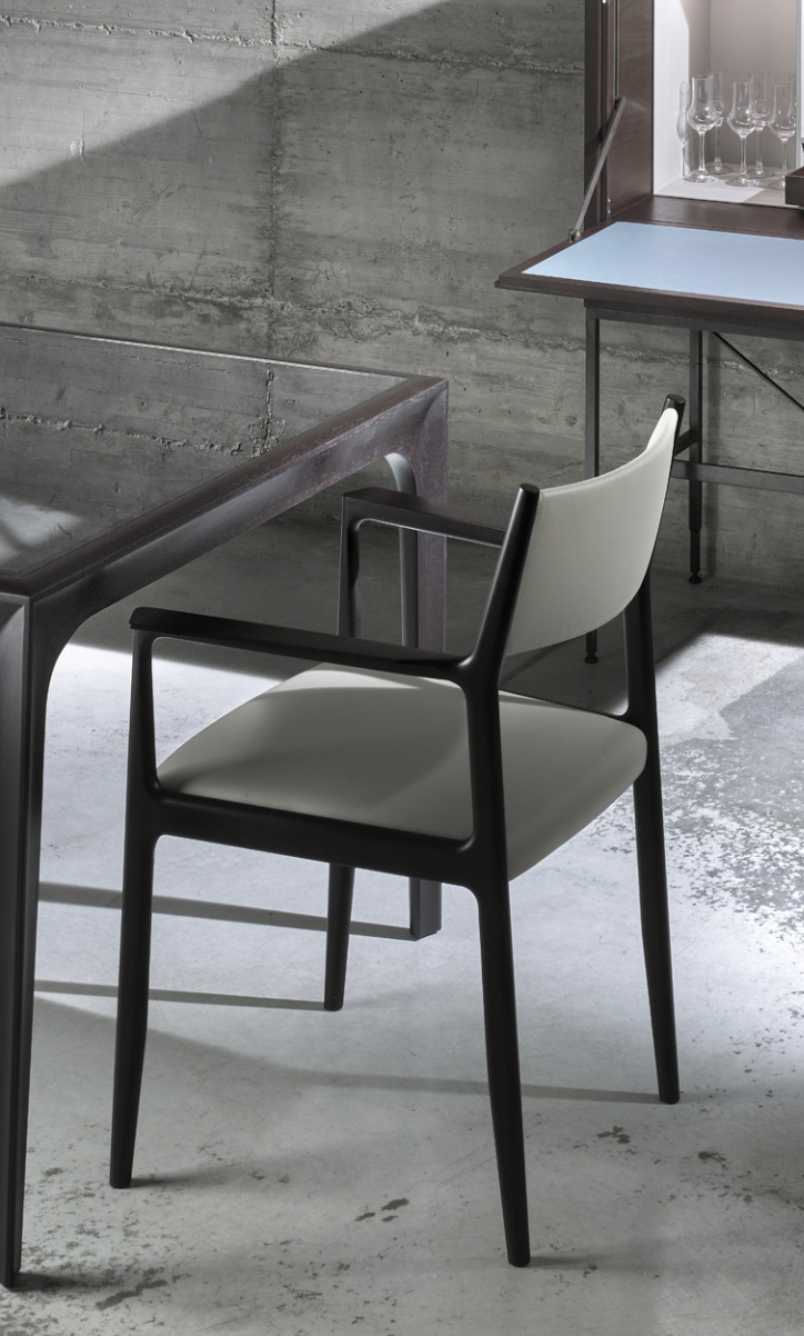 كرسي ليزا: تكريم أيقوني لتصميم Superleggera