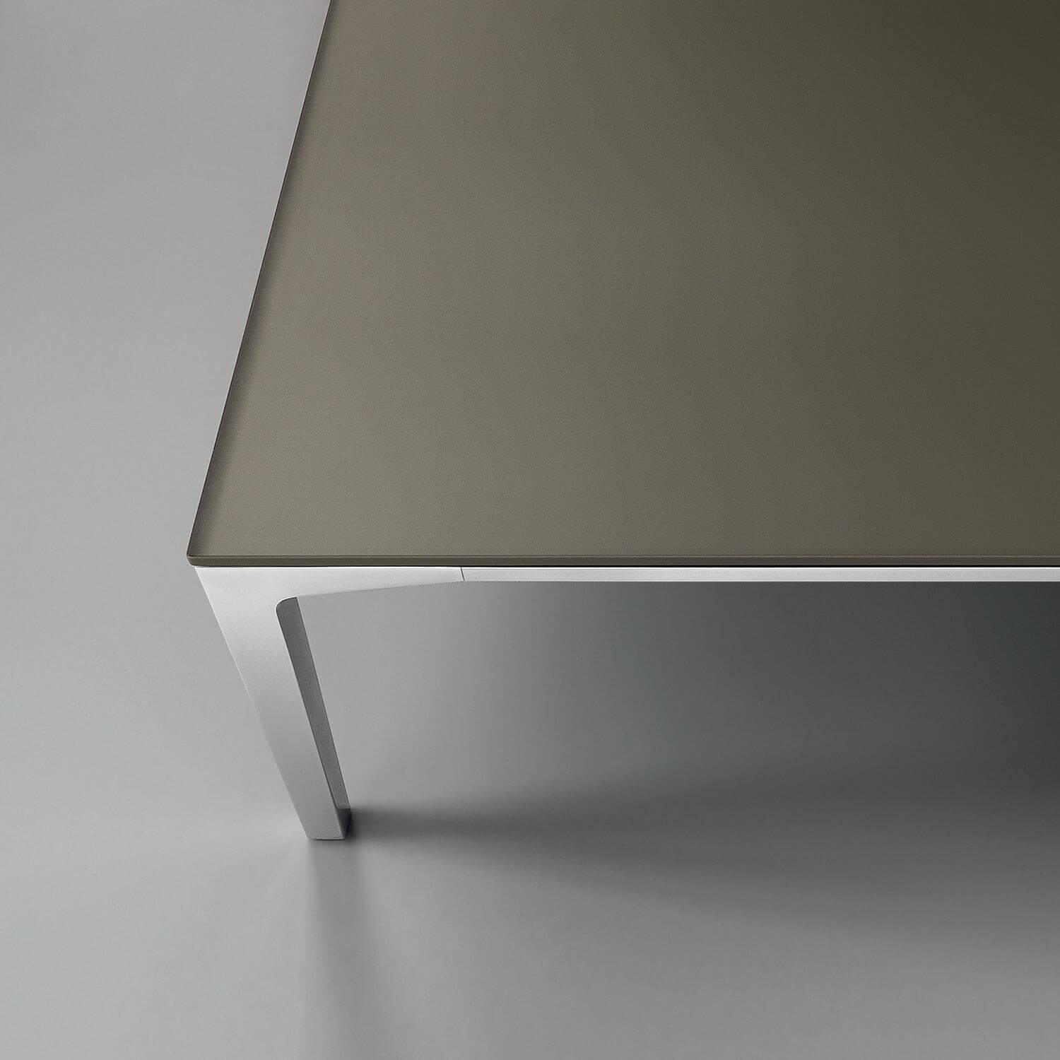 Кофейный столик Tray