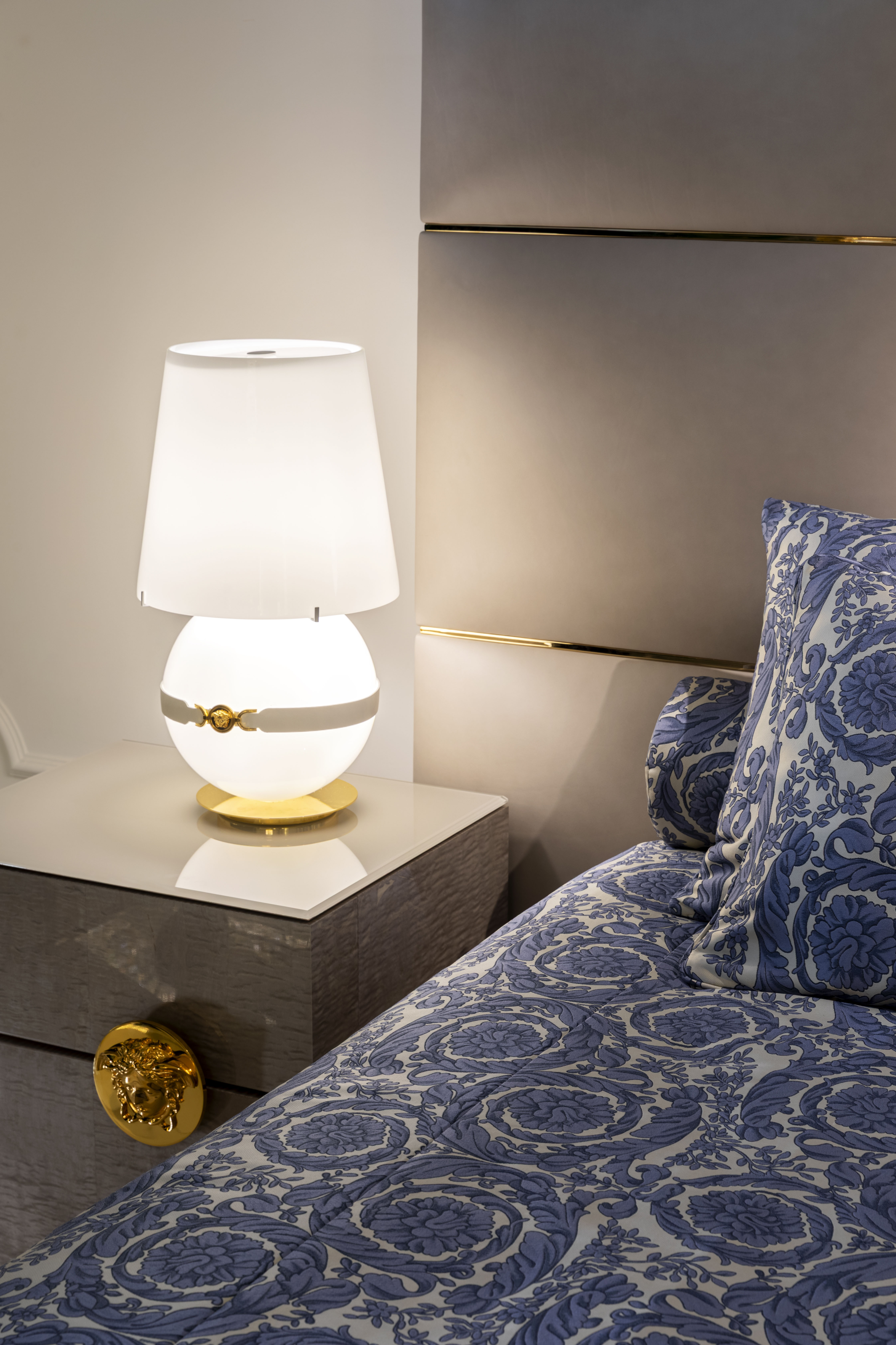 Medusa '95 Sphere Table Lamp