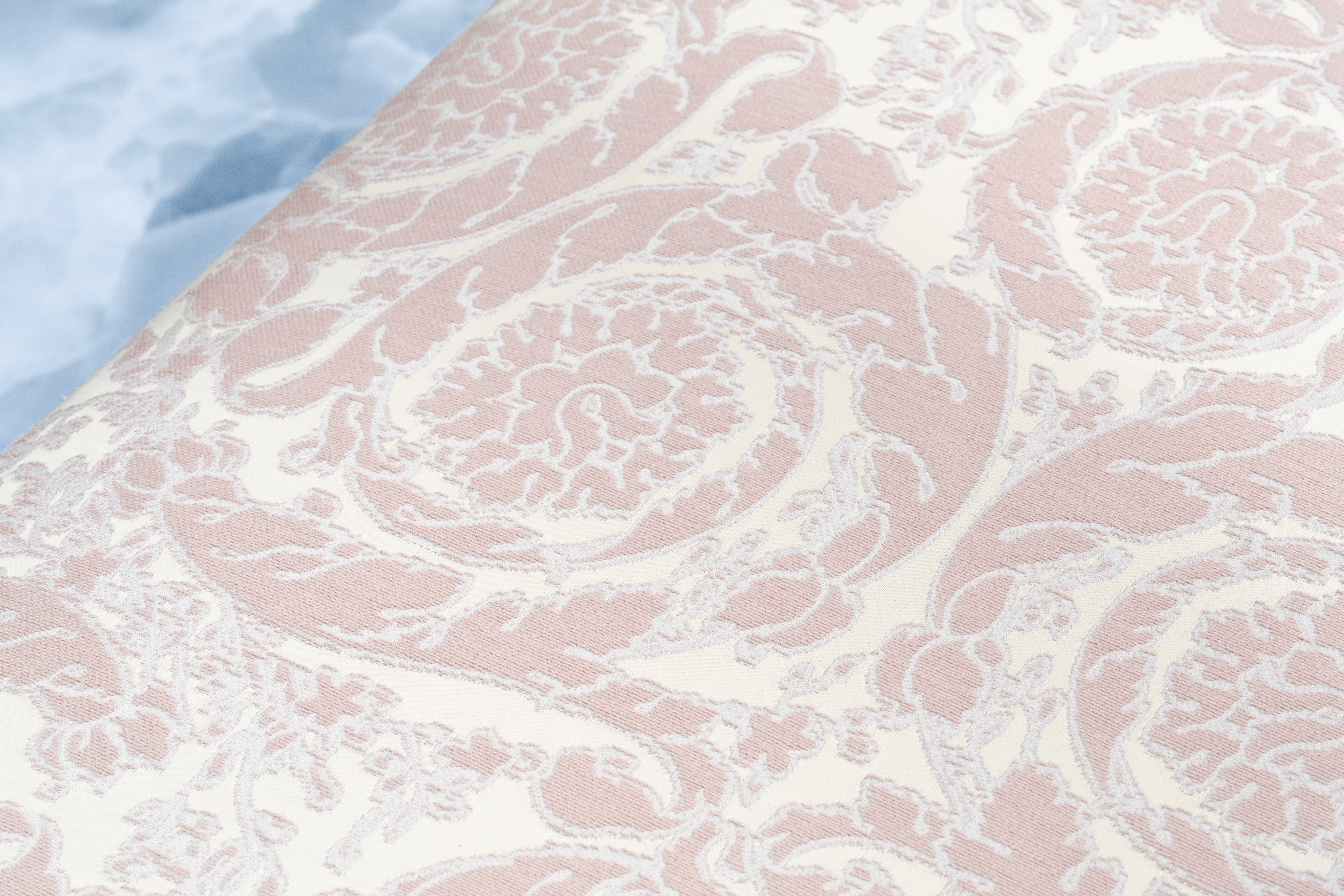 La Medusa round metal armchair