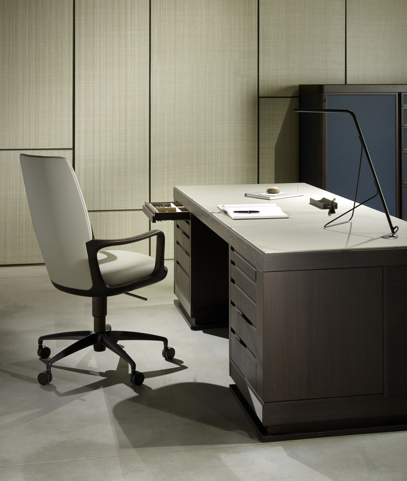 I.C.S. | Desk