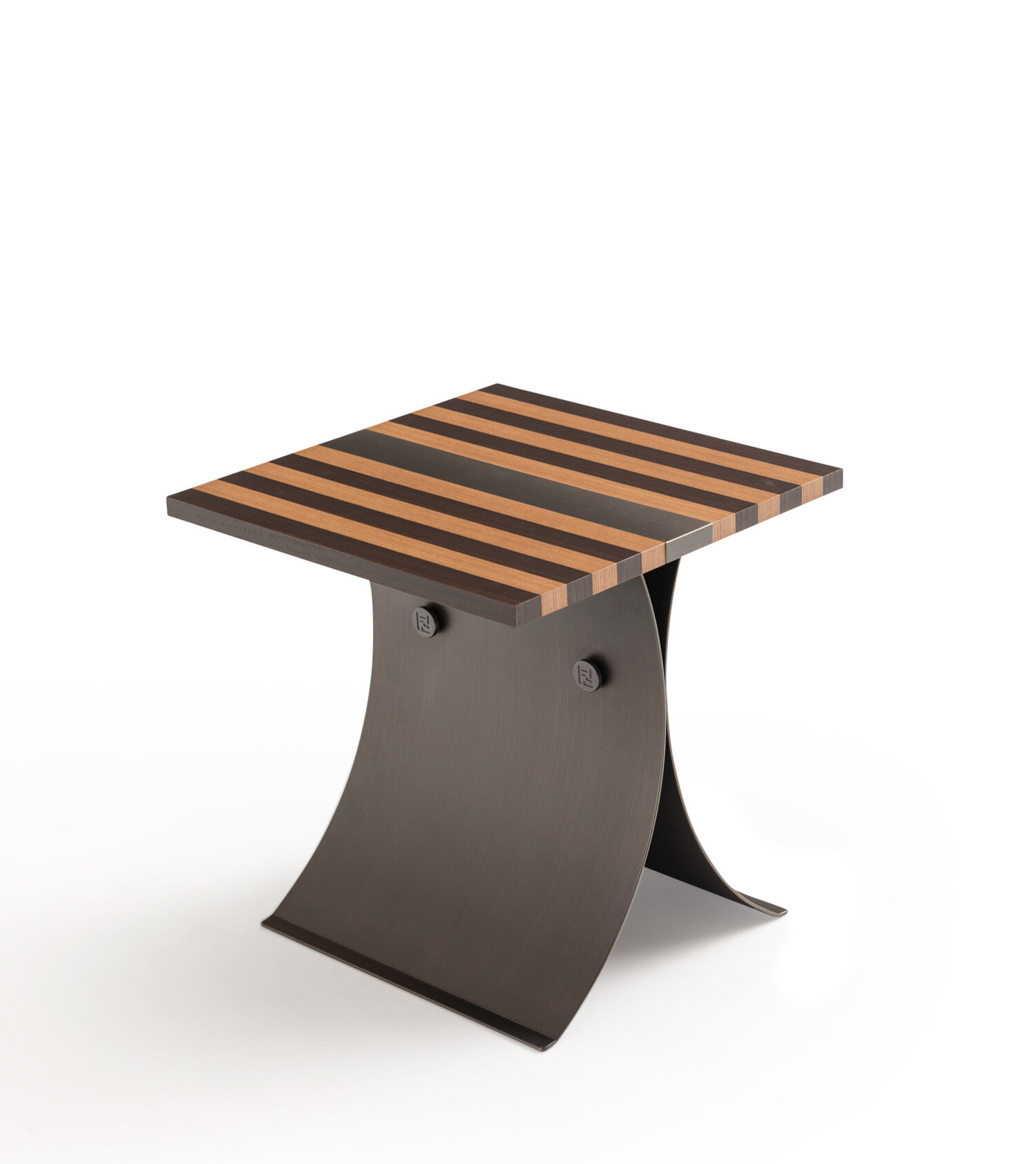 Ff kiss low table