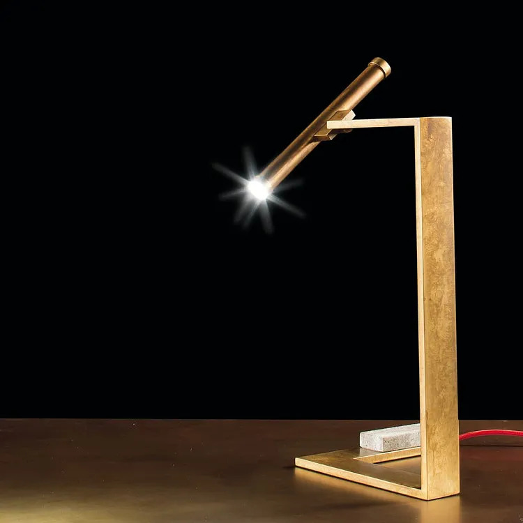 مصباح طاولة مسطح