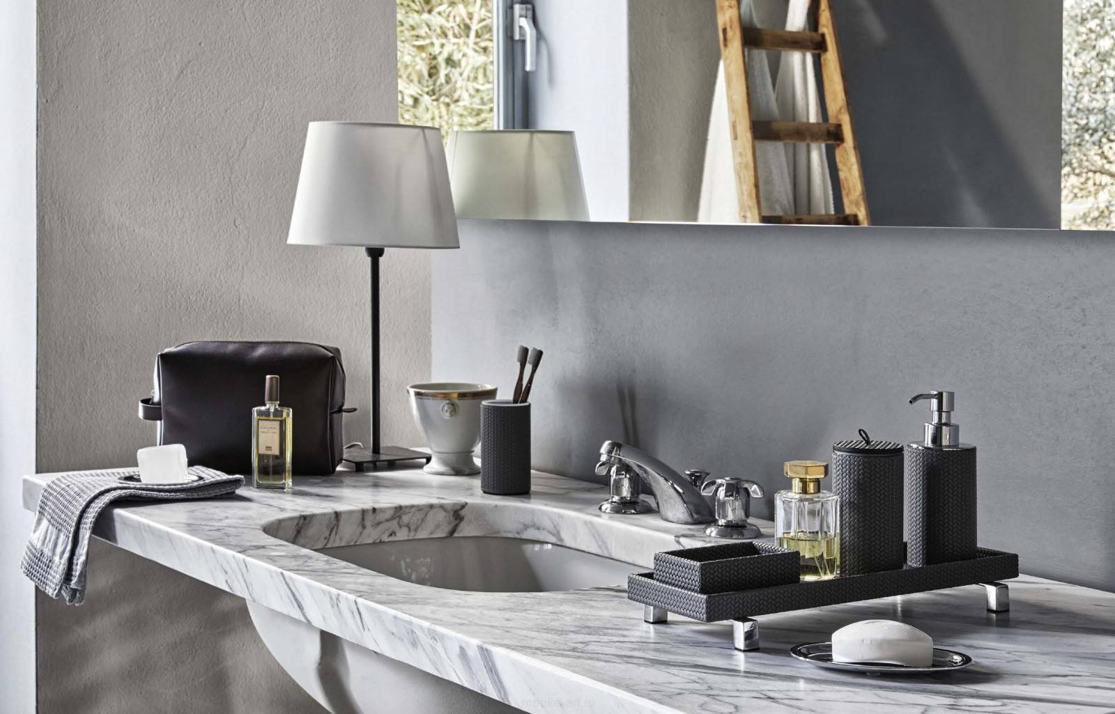 Five-Star Ensuite: Bath Accessories as Intimate Presents | Luxury Bathroom Accessories in Dubai