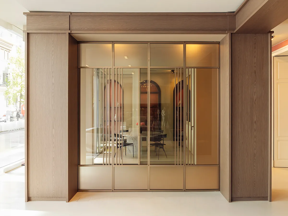 Frameless folding doors