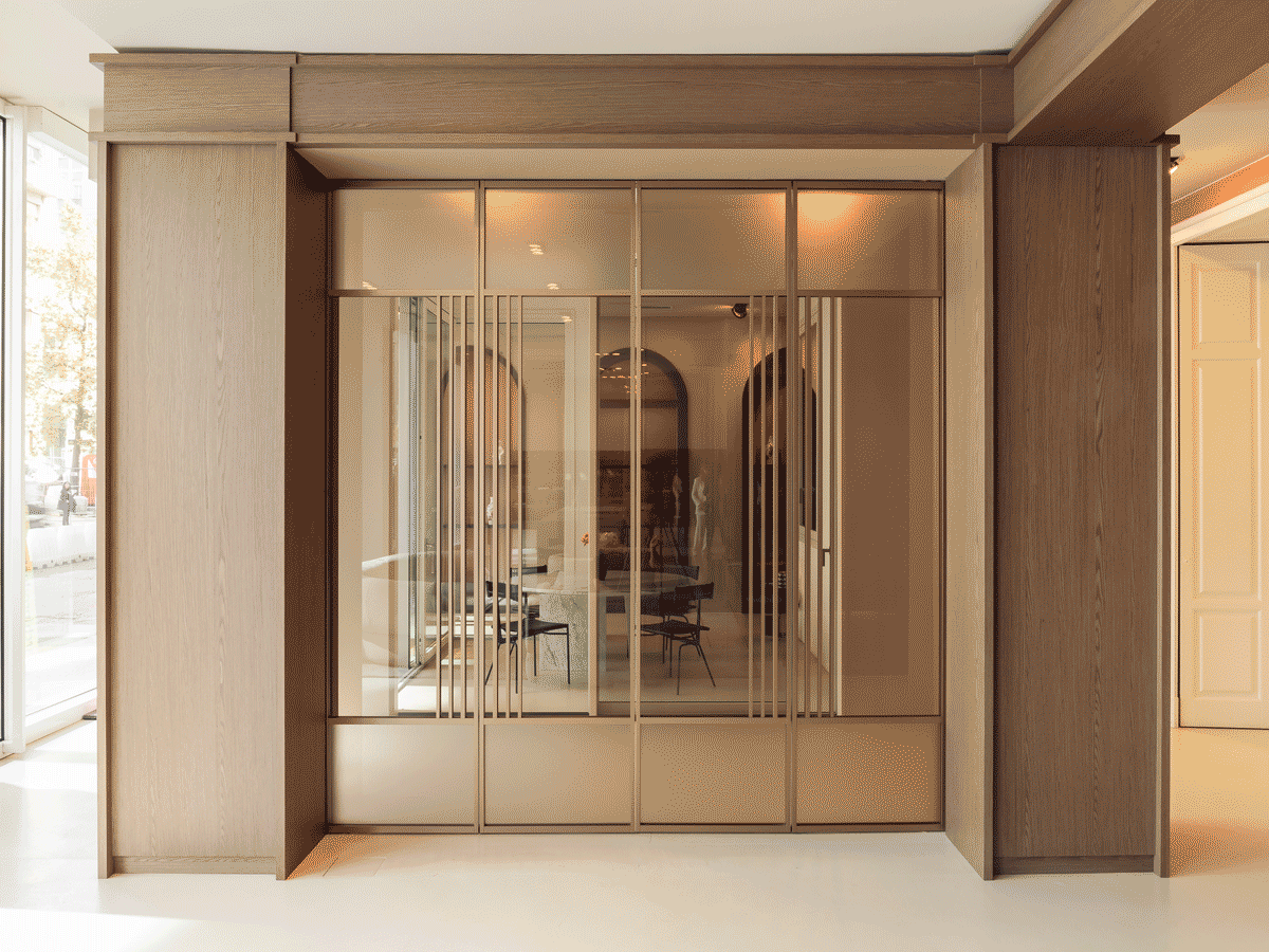 Frameless folding doors