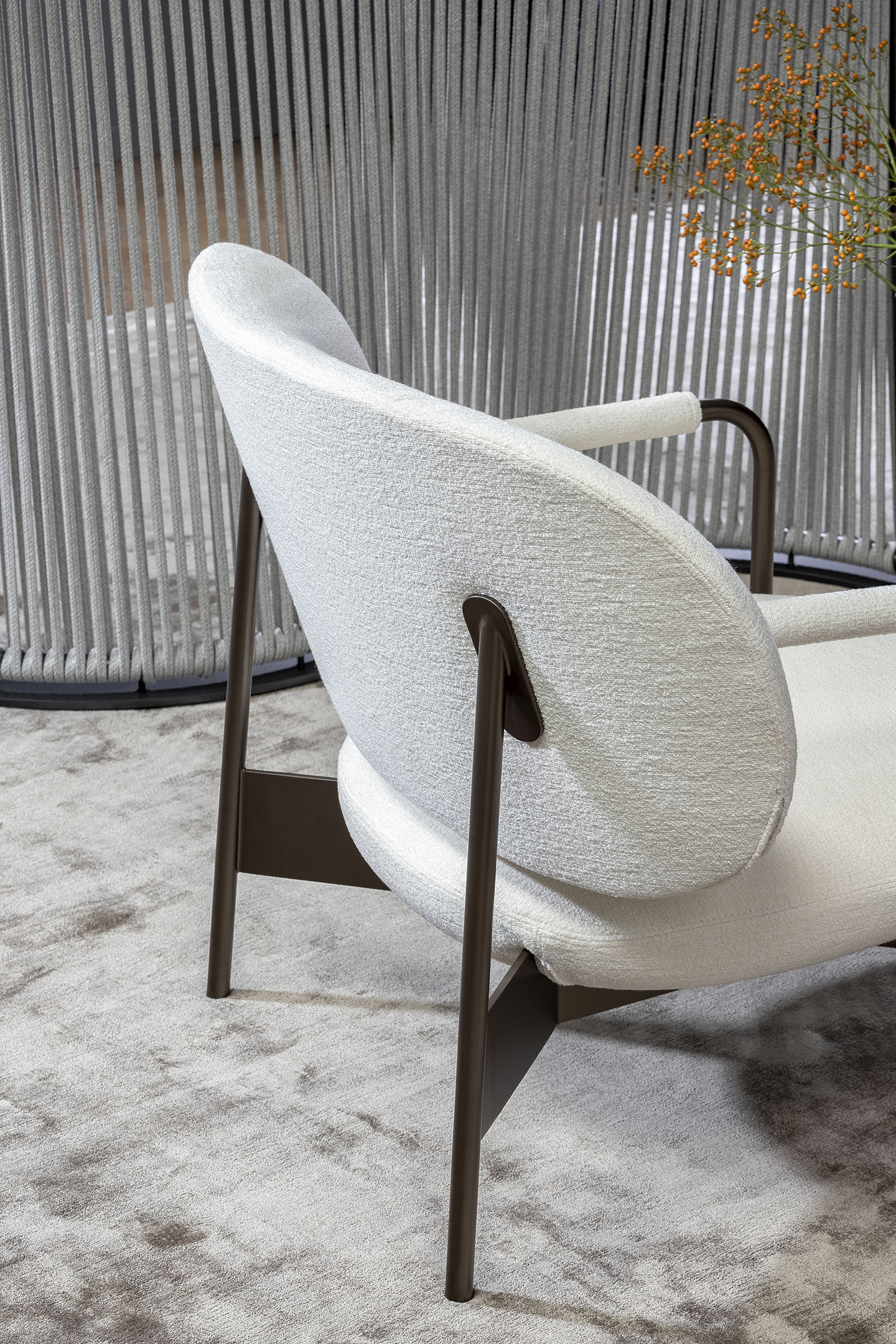Cross lounge chair