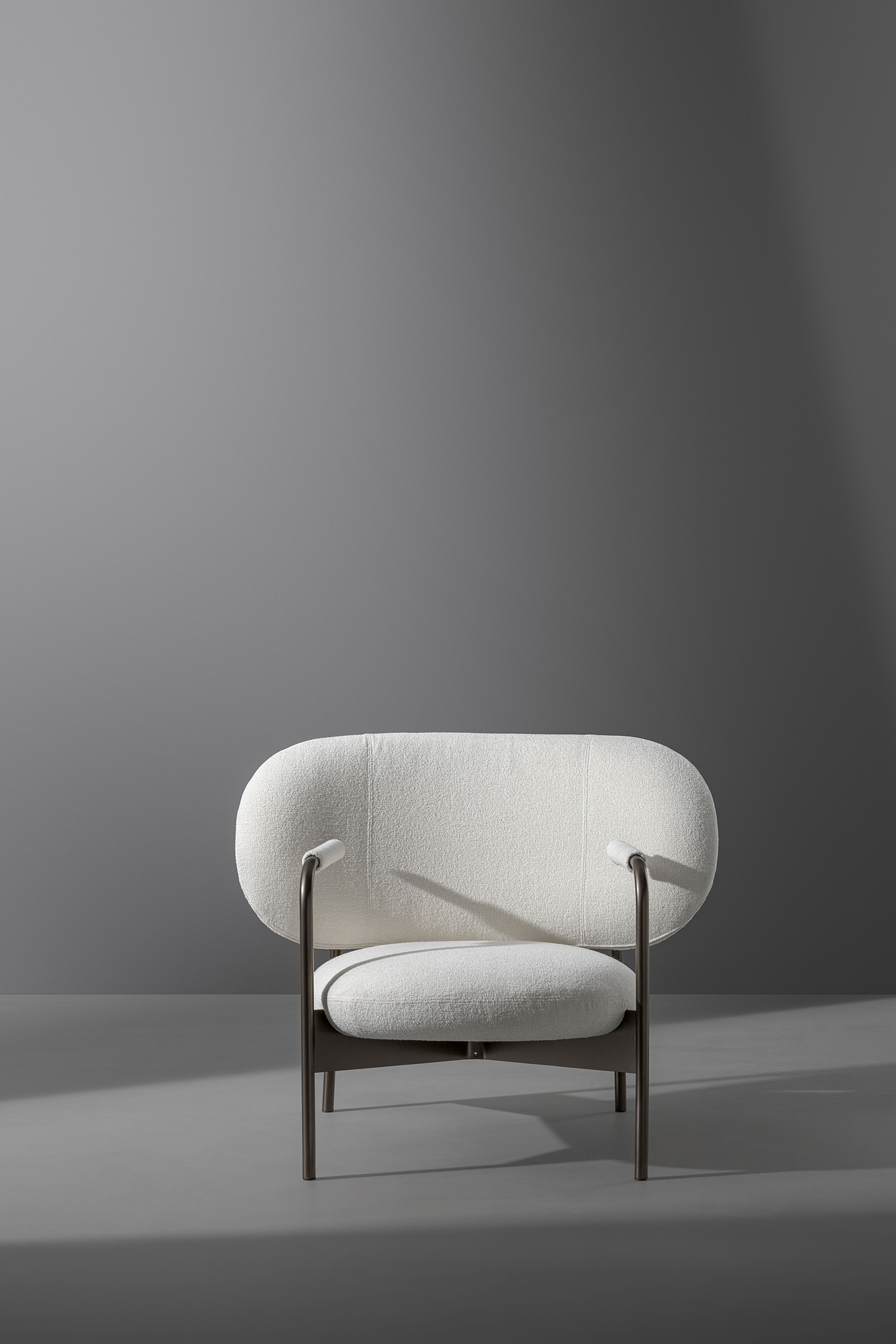 Cross lounge chair
