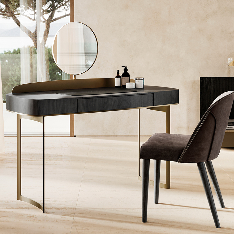 LYRA VANITY