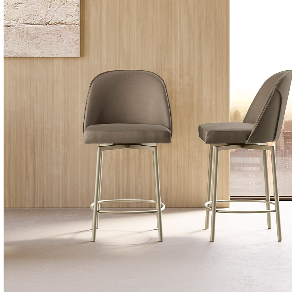 MANTA STOOL 4 metal legs