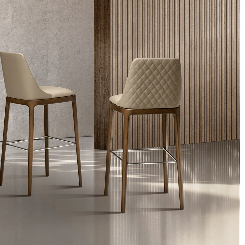 MAX DIAMOND STOOL wooden base