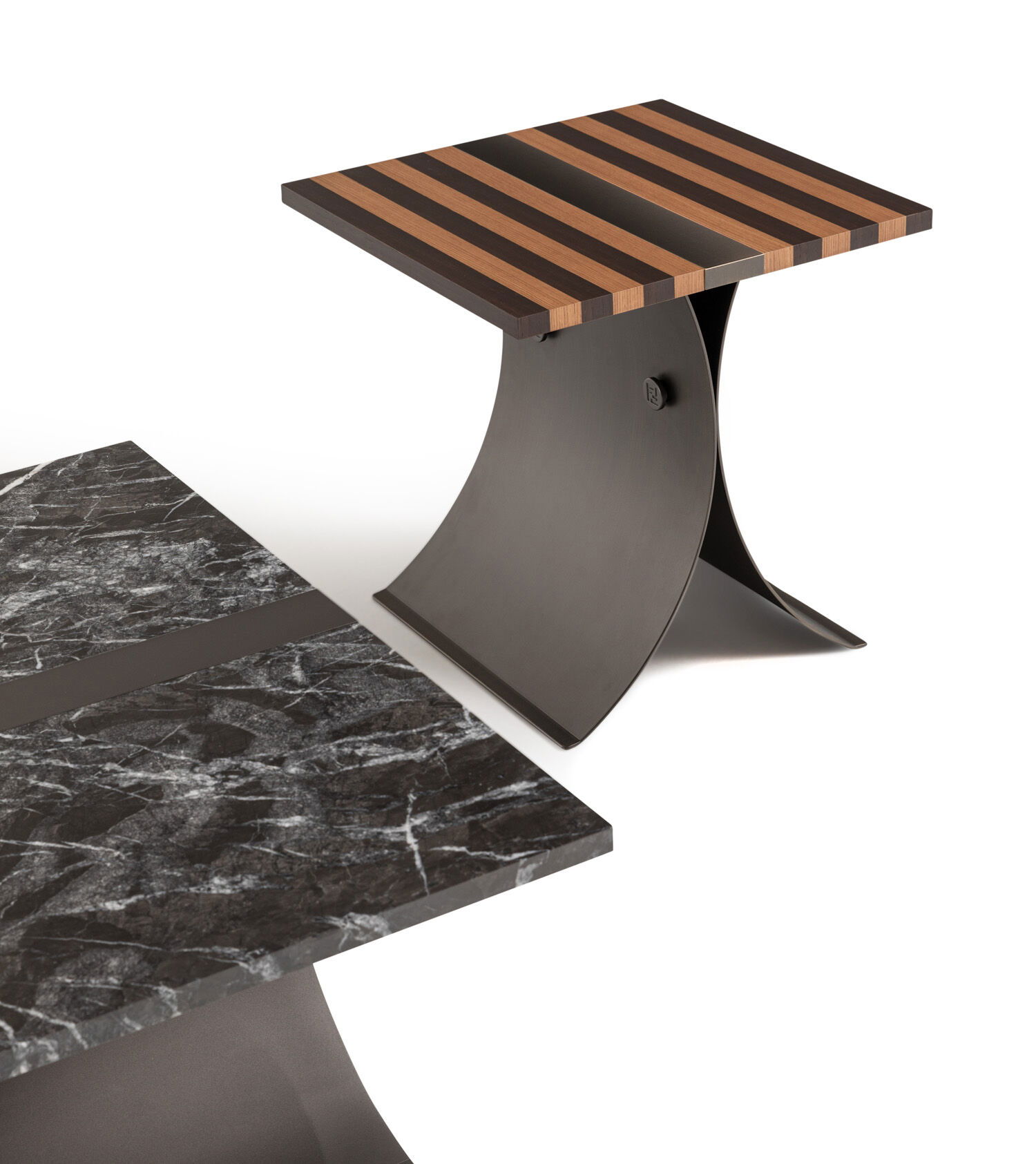 Ff kiss low table