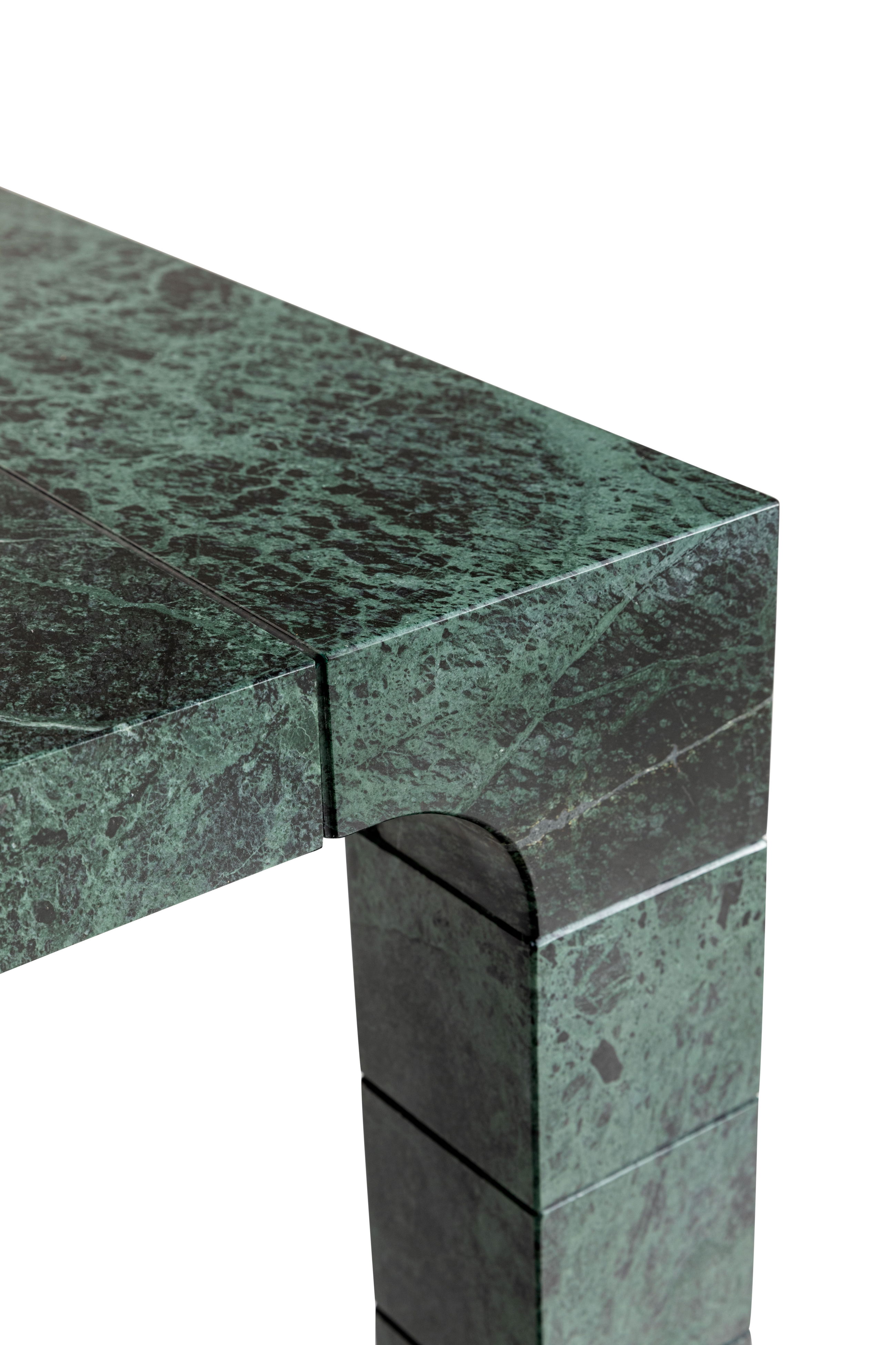 Petra, table