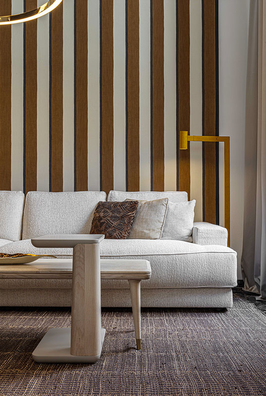 Eccentrico Side Table