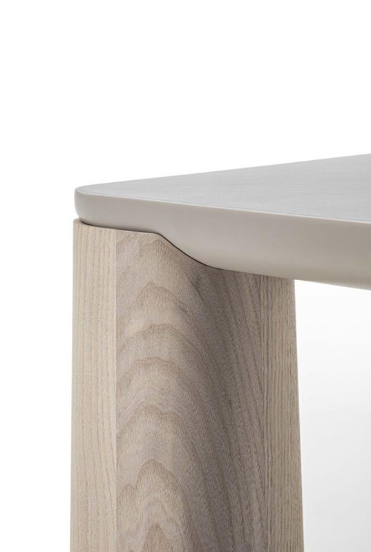 Eccentrico Side Table