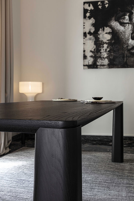 Eccentrico Table