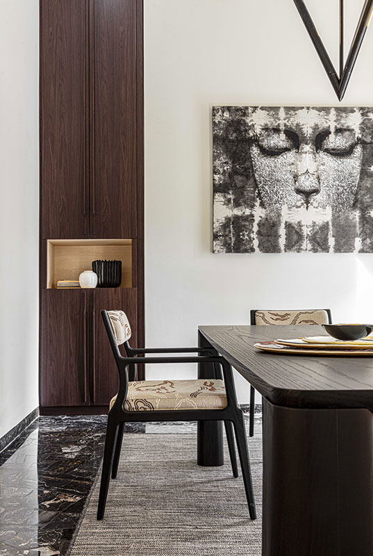 Eccentrico Table