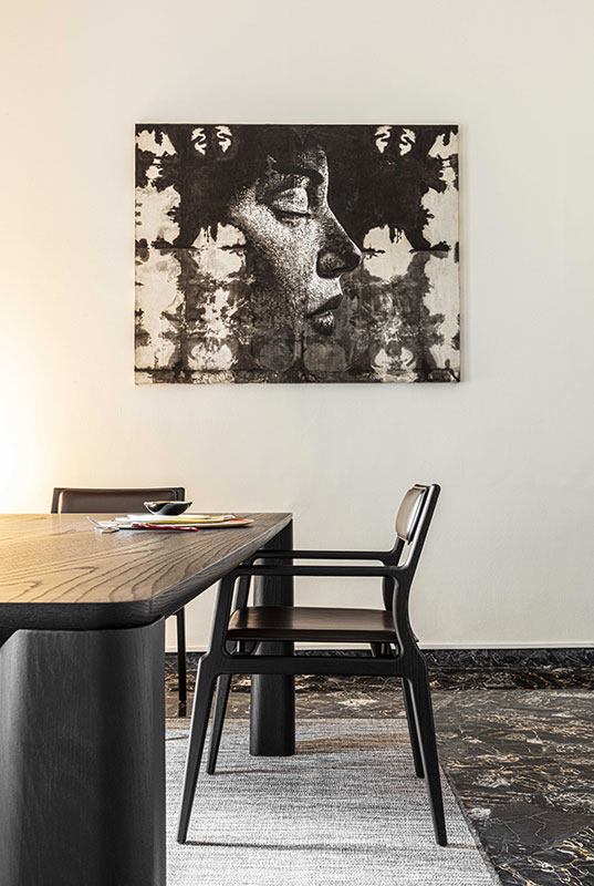 Eccentrico Table