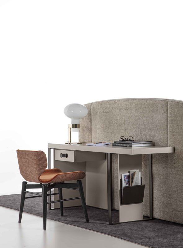 Kobe Desk