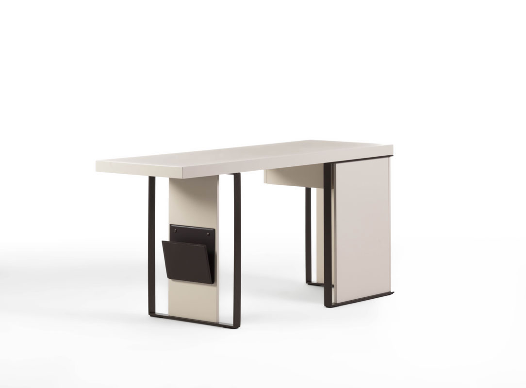 Kobe Desk