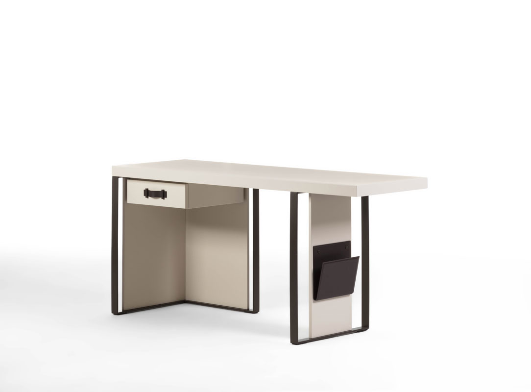 Kobe Desk