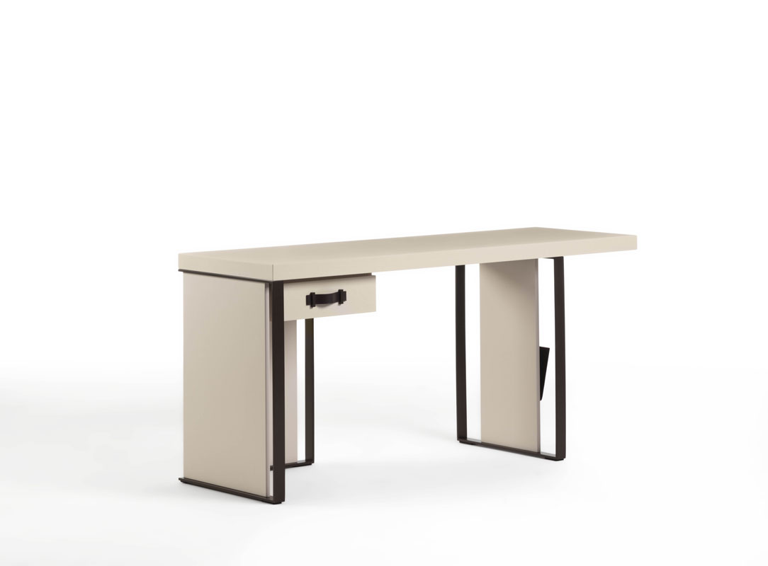 Kobe Desk