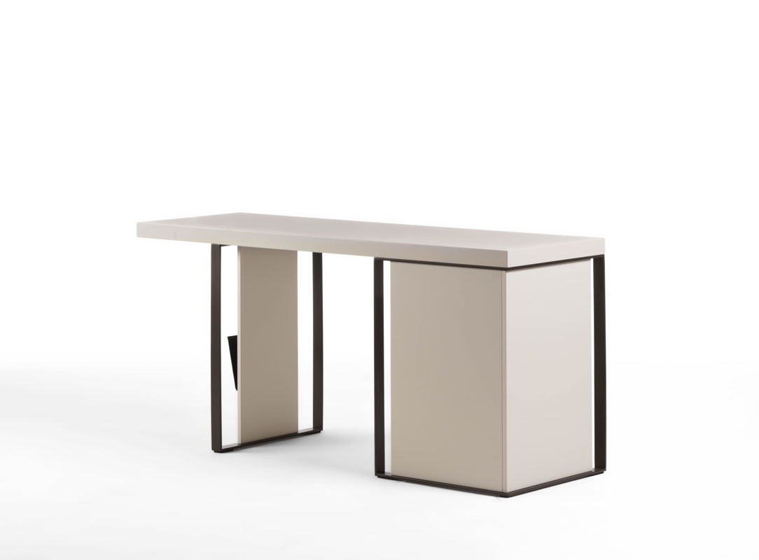 Kobe Desk