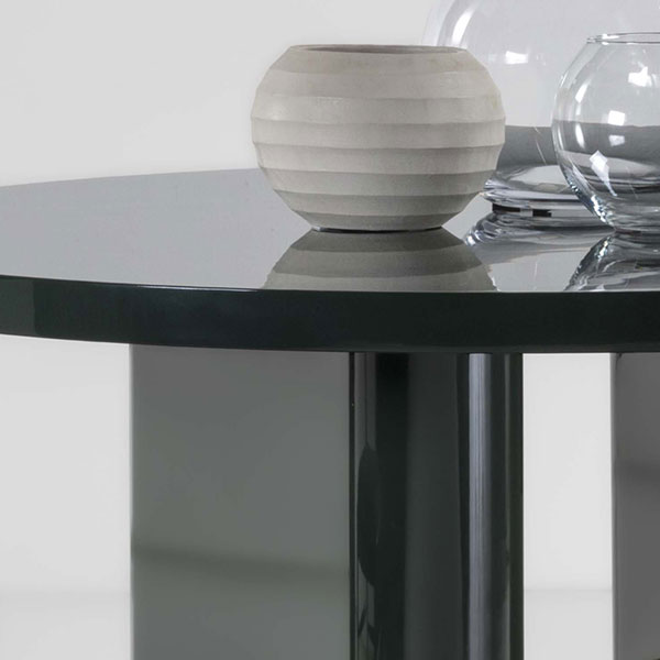 Theo Table