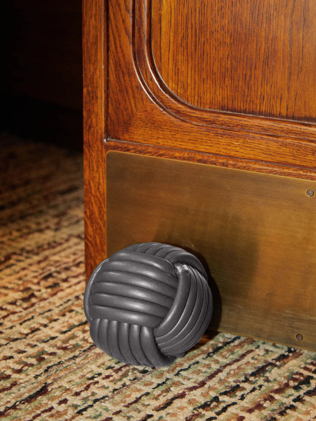 Nodo Leather Doorstop