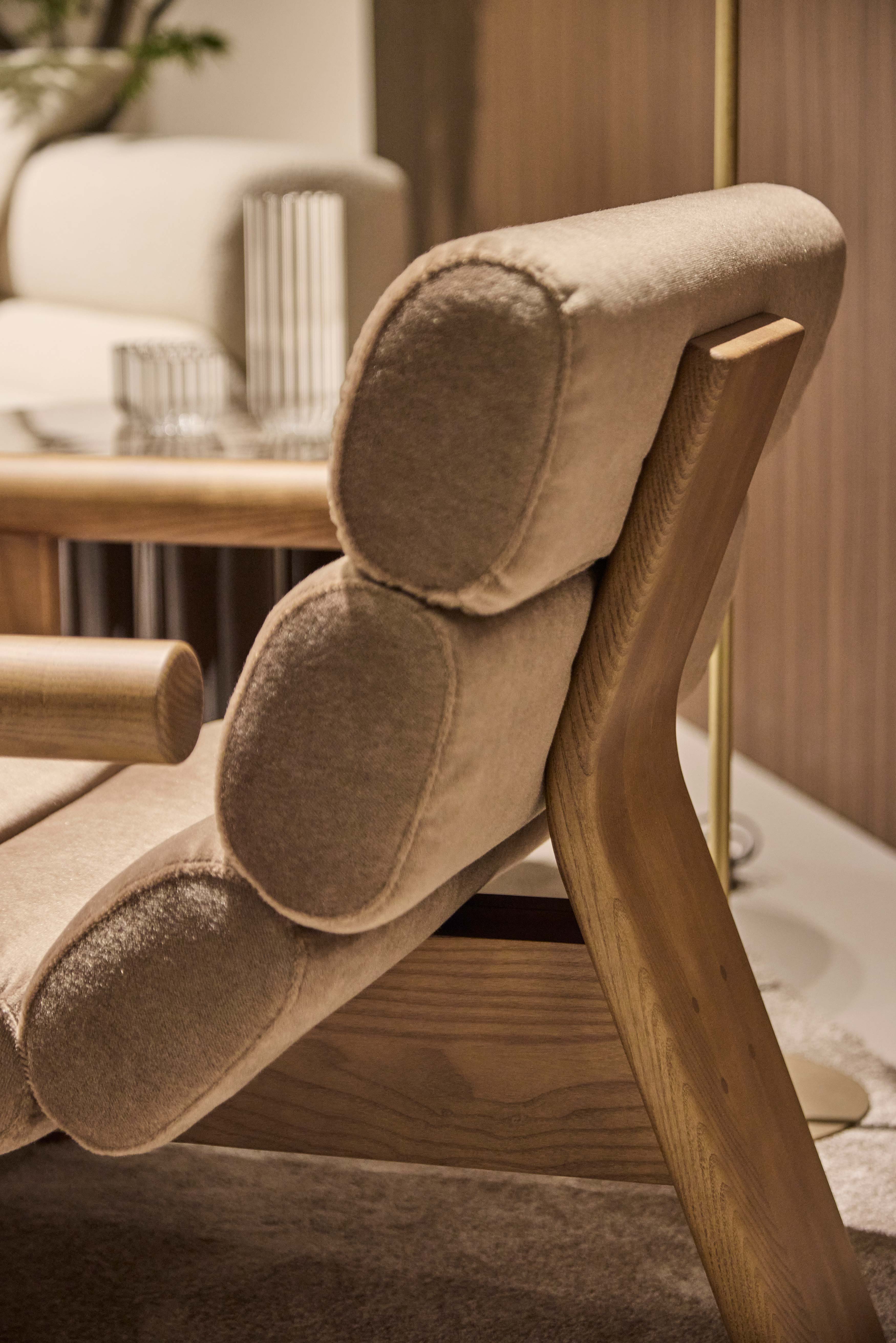 Lara Armchair