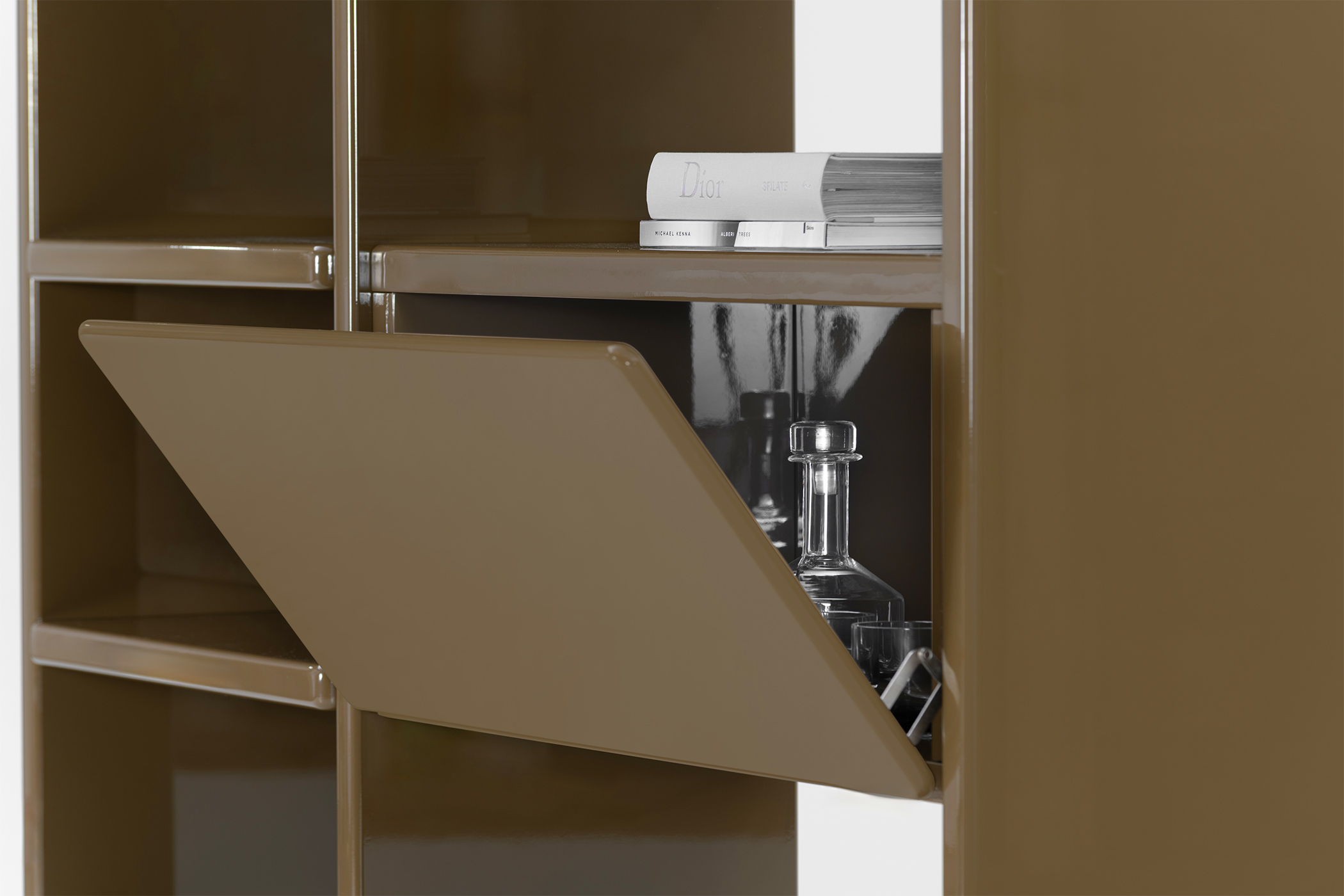 Pierre Bookshelf