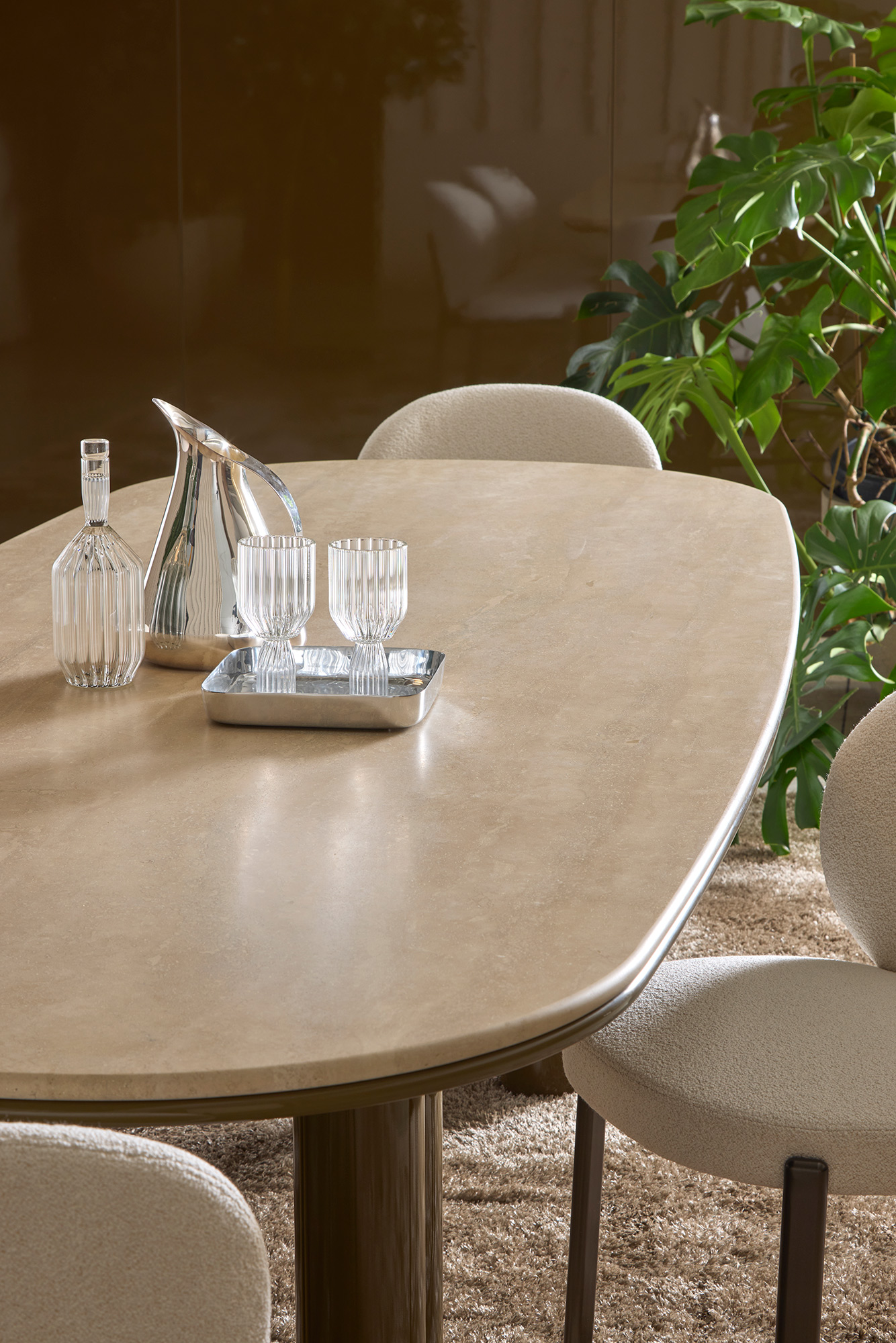 Simmy Dining Lacquered