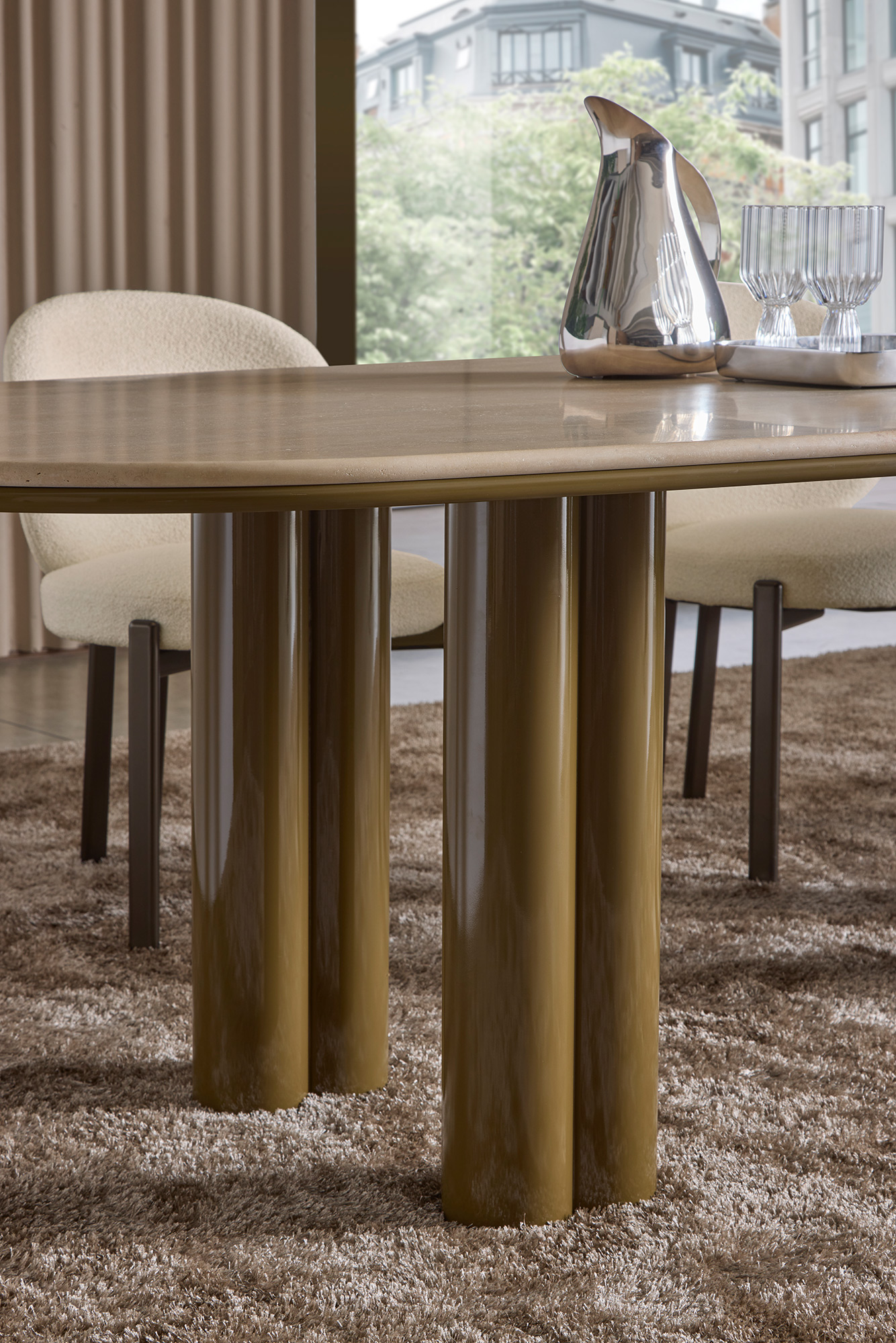 Simmy Dining Lacquered