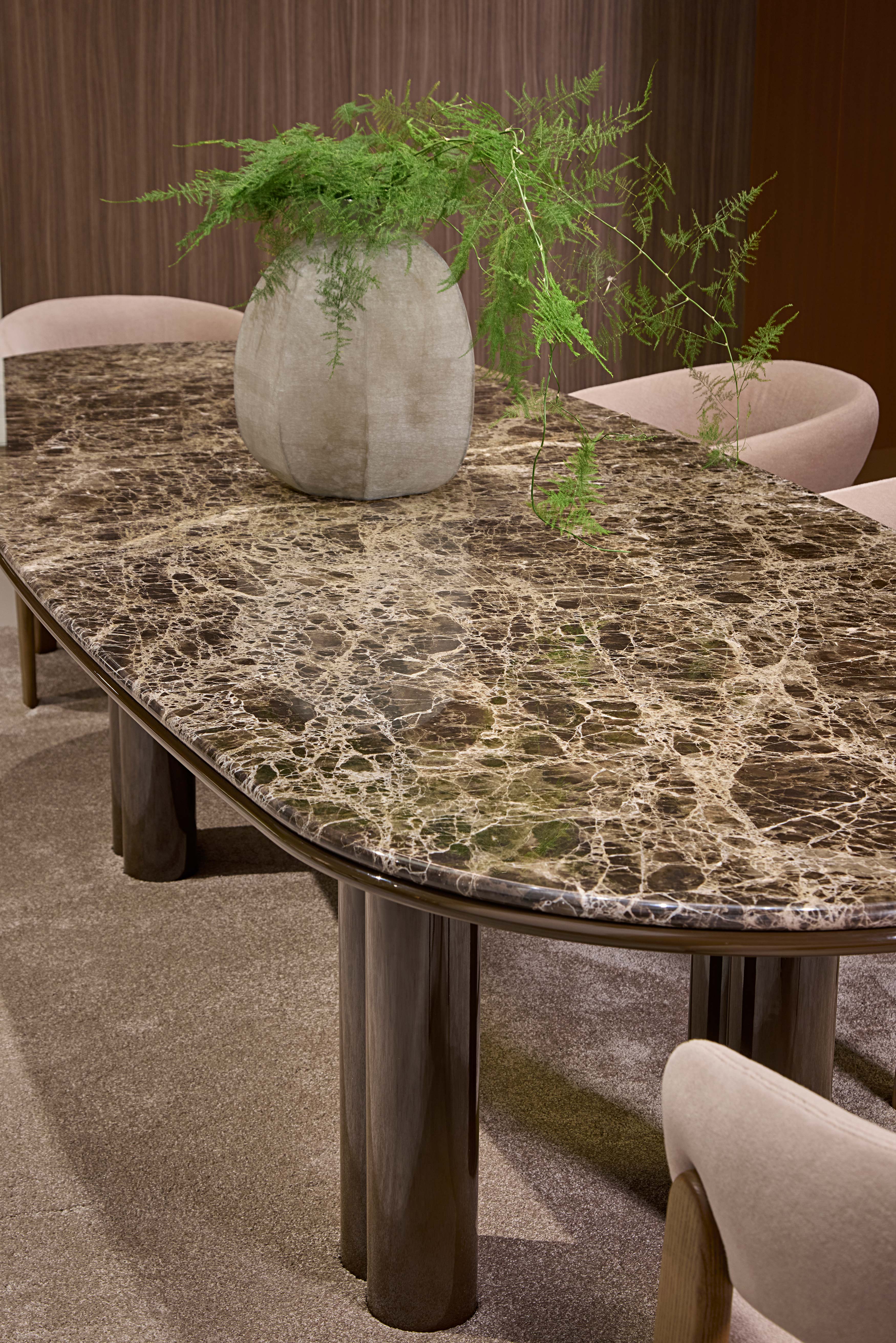 Simmy Dining Lacquered