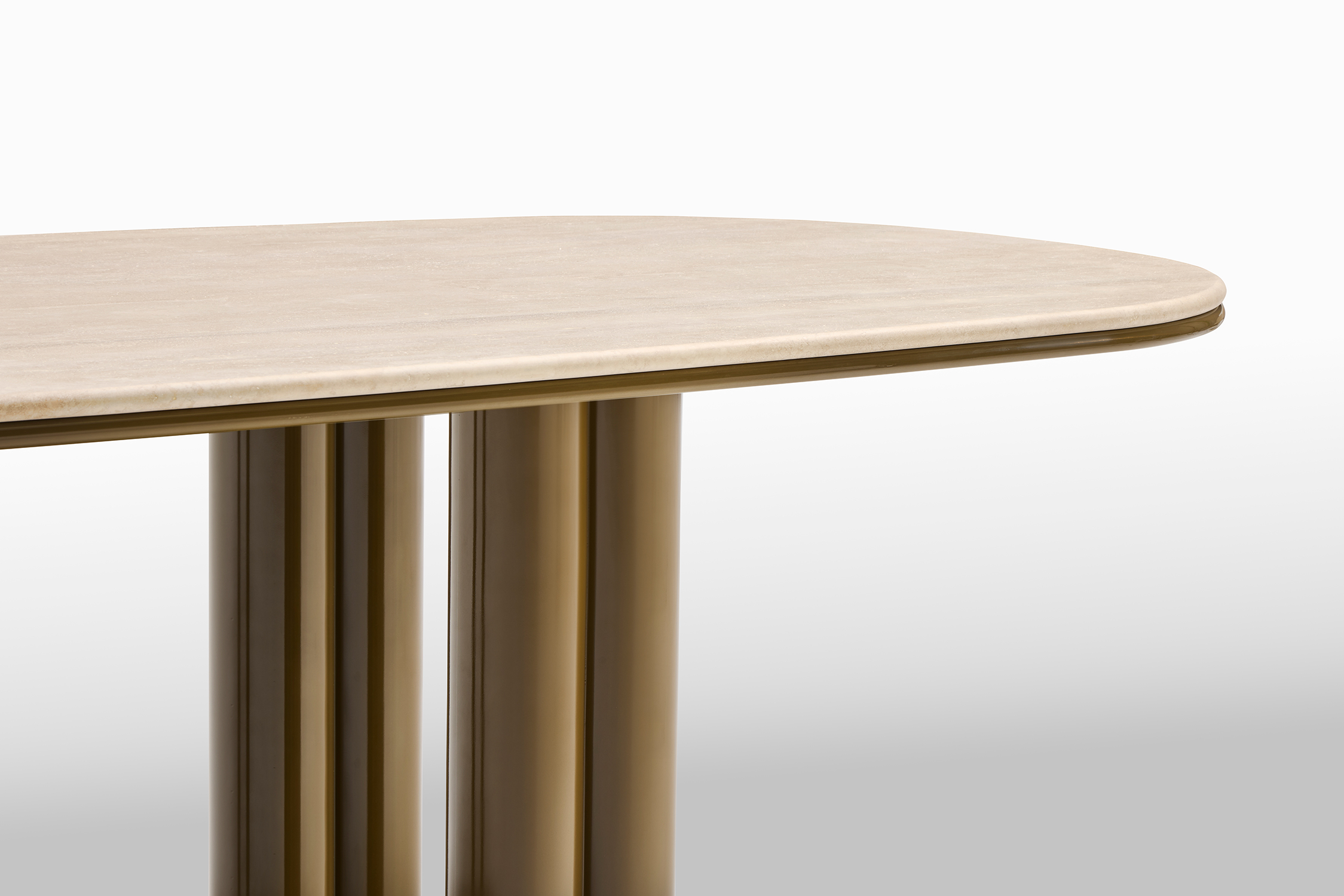 Simmy Dining Lacquered