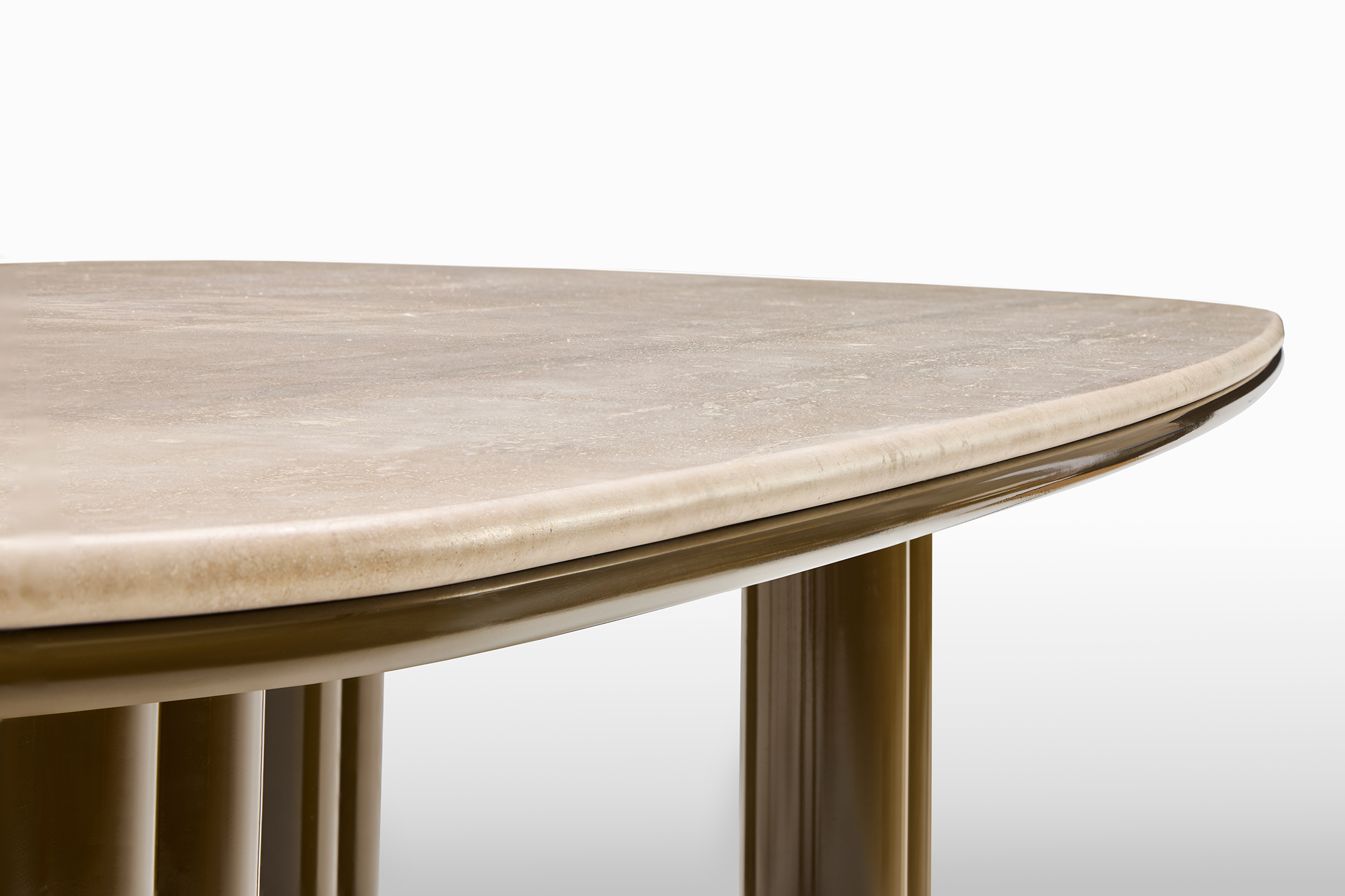 Simmy Dining Lacquered