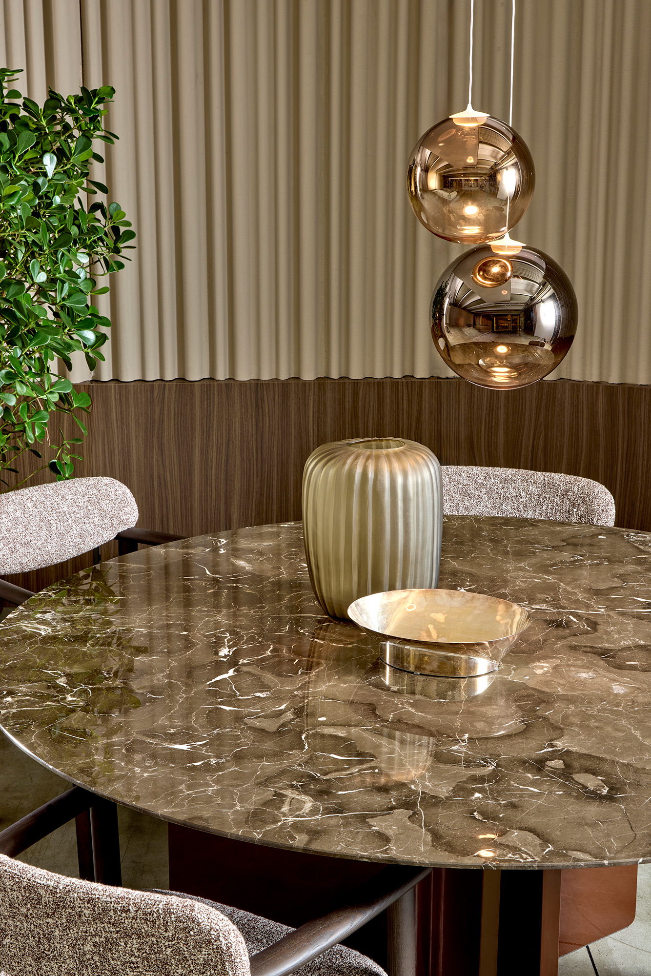 Wave Dining Round