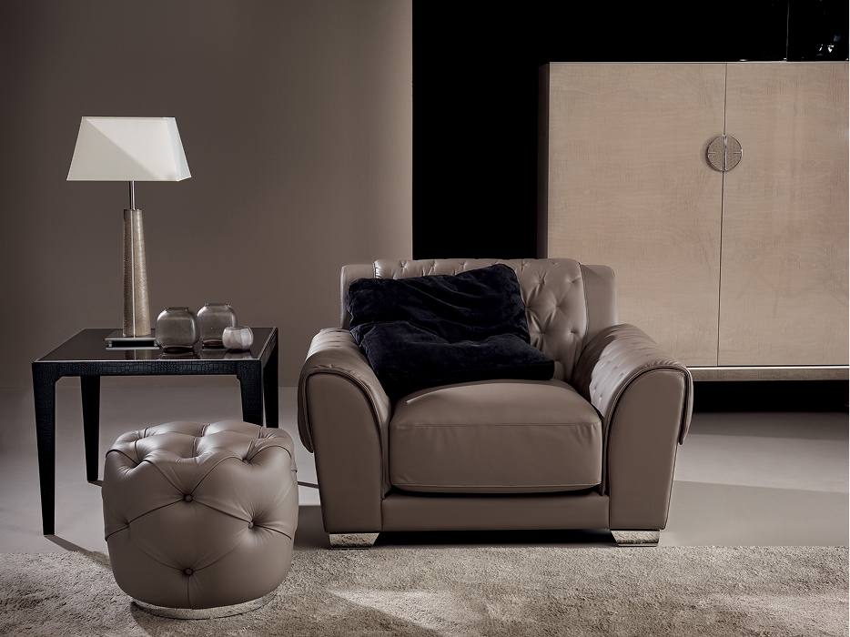 Armchair Mplace